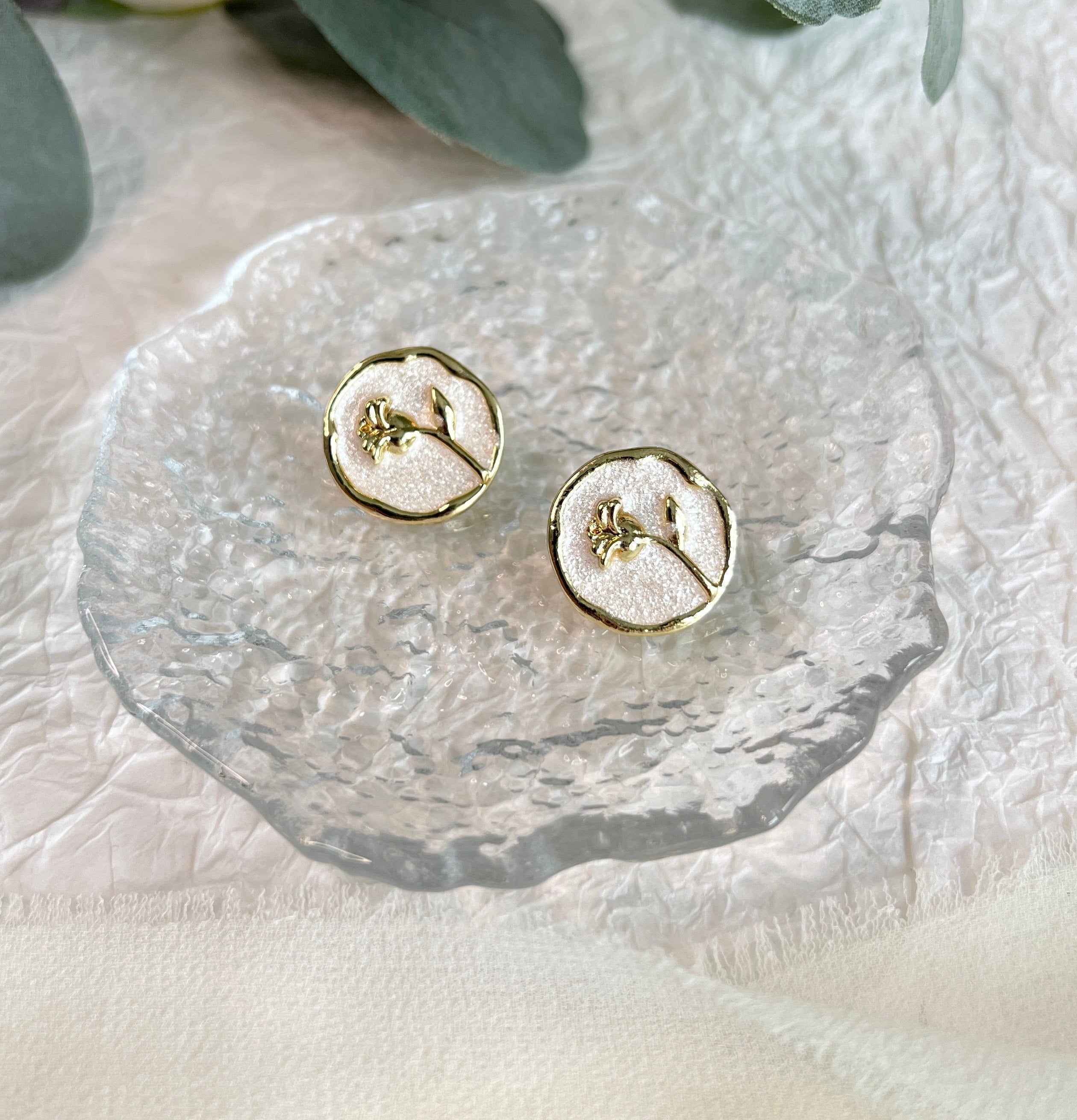 Runde Ohrstecker, helles Gold und Weiß, Blume, Glitzer, Goldschmuck Ohrringe, floral, Hochzeit,-Ohrringe-Schmuckblüte