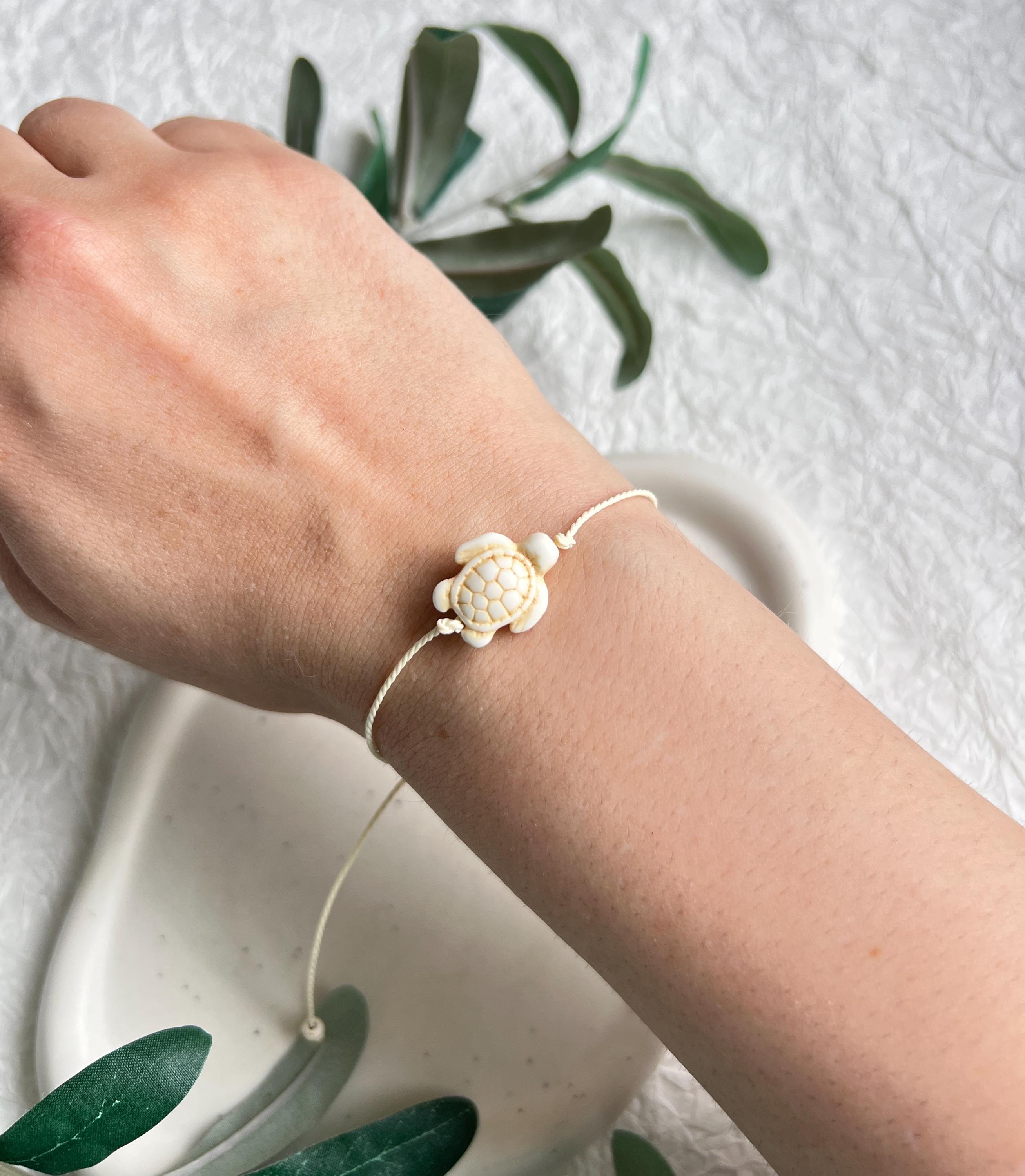 Armbandschildkröte, Schmucktier, Armband Freundin, Freundschaftsarmband, Armschmuck, beige, verstellbar, Surferarmband, Geschenk für Sie