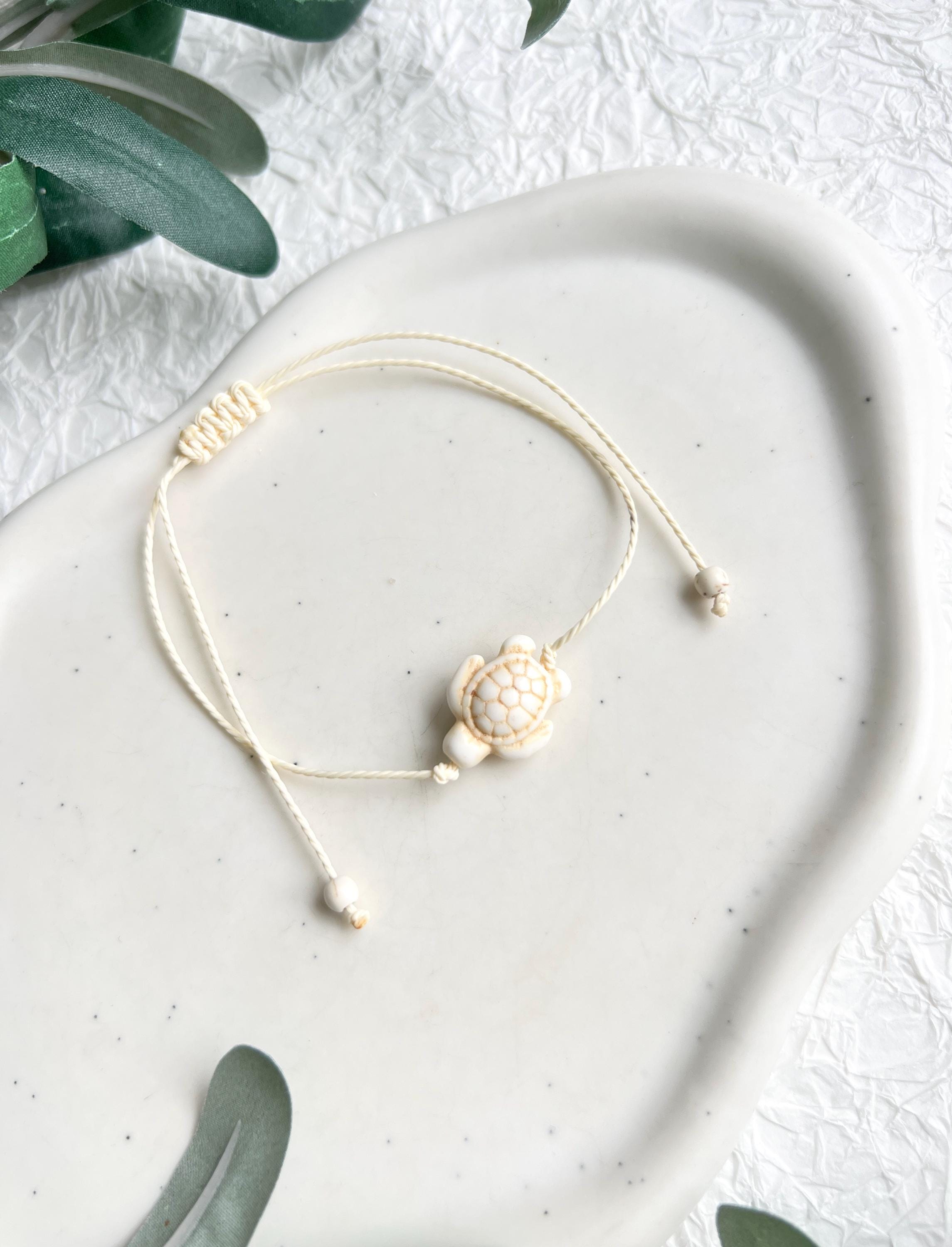 Armbandschildkröte, Schmucktier, Armband Freundin, Freundschaftsarmband, Armschmuck, beige, verstellbar, Surferarmband, Geschenk für Sie
