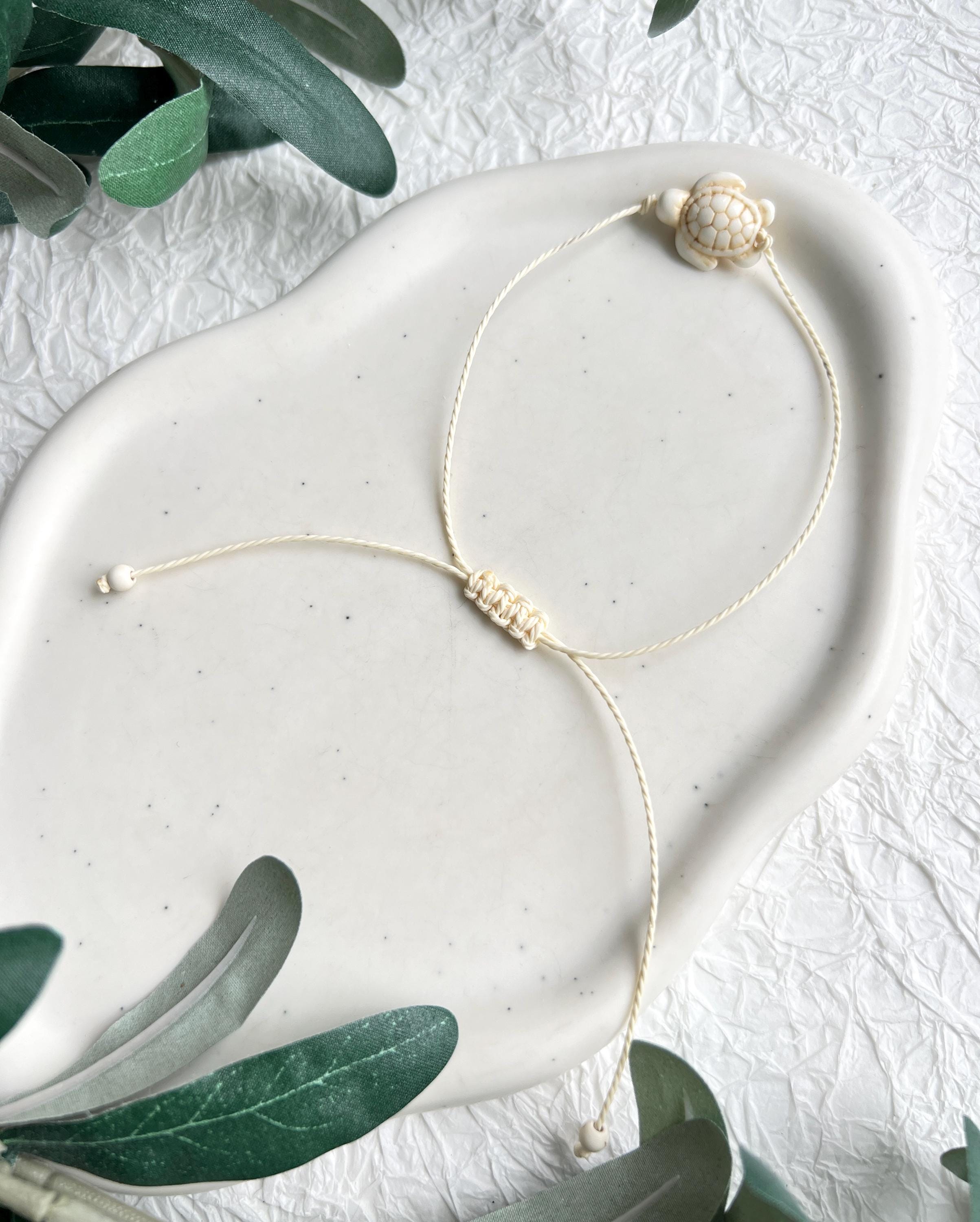 Armbandschildkröte, Schmucktier, Armband Freundin, Freundschaftsarmband, Armschmuck, beige, verstellbar, Surferarmband, Geschenk für Sie