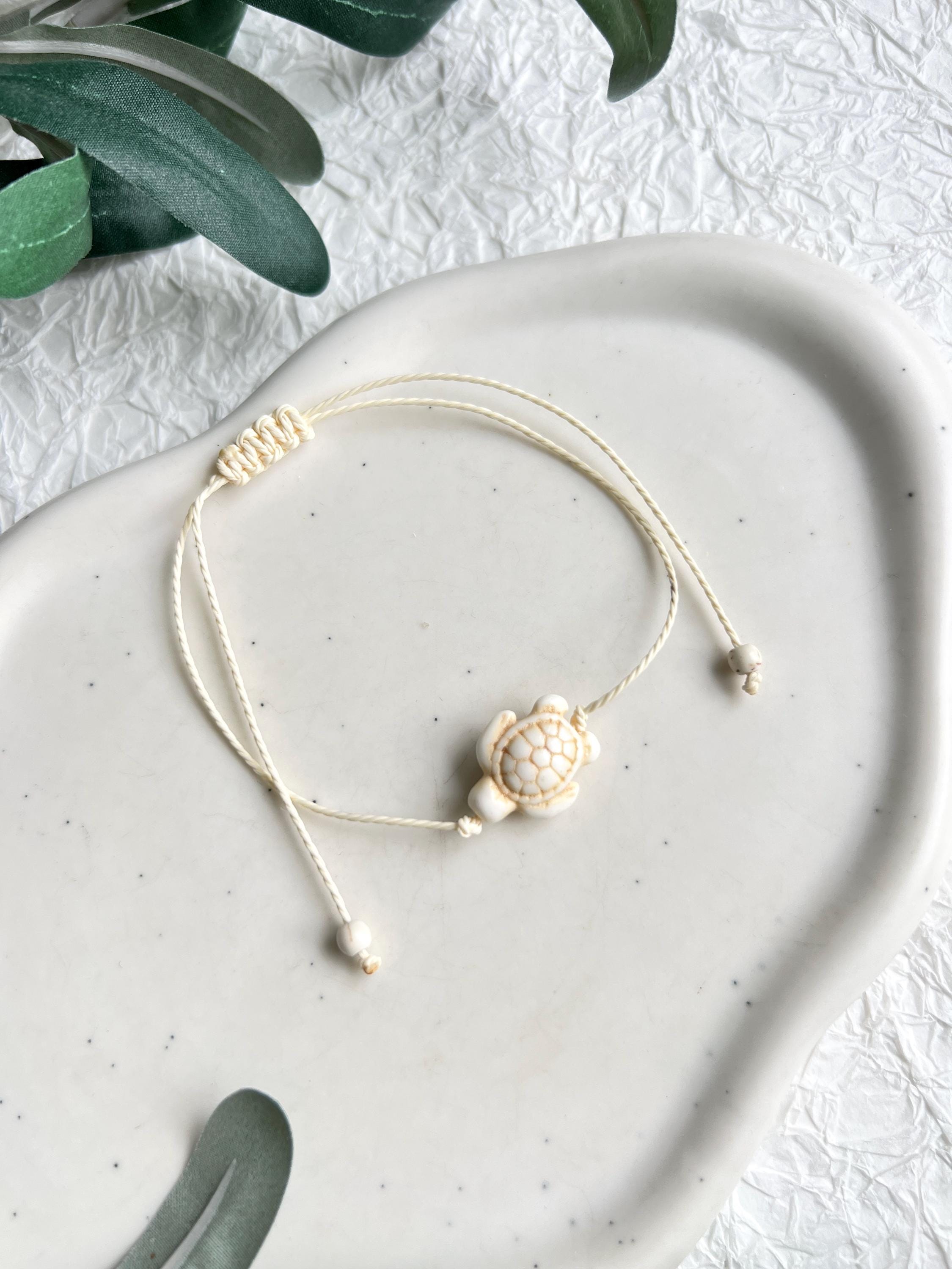 Armbandschildkröte, Schmucktier, Armband Freundin, Freundschaftsarmband, Armschmuck, beige, verstellbar, Surferarmband, Geschenk für Sie