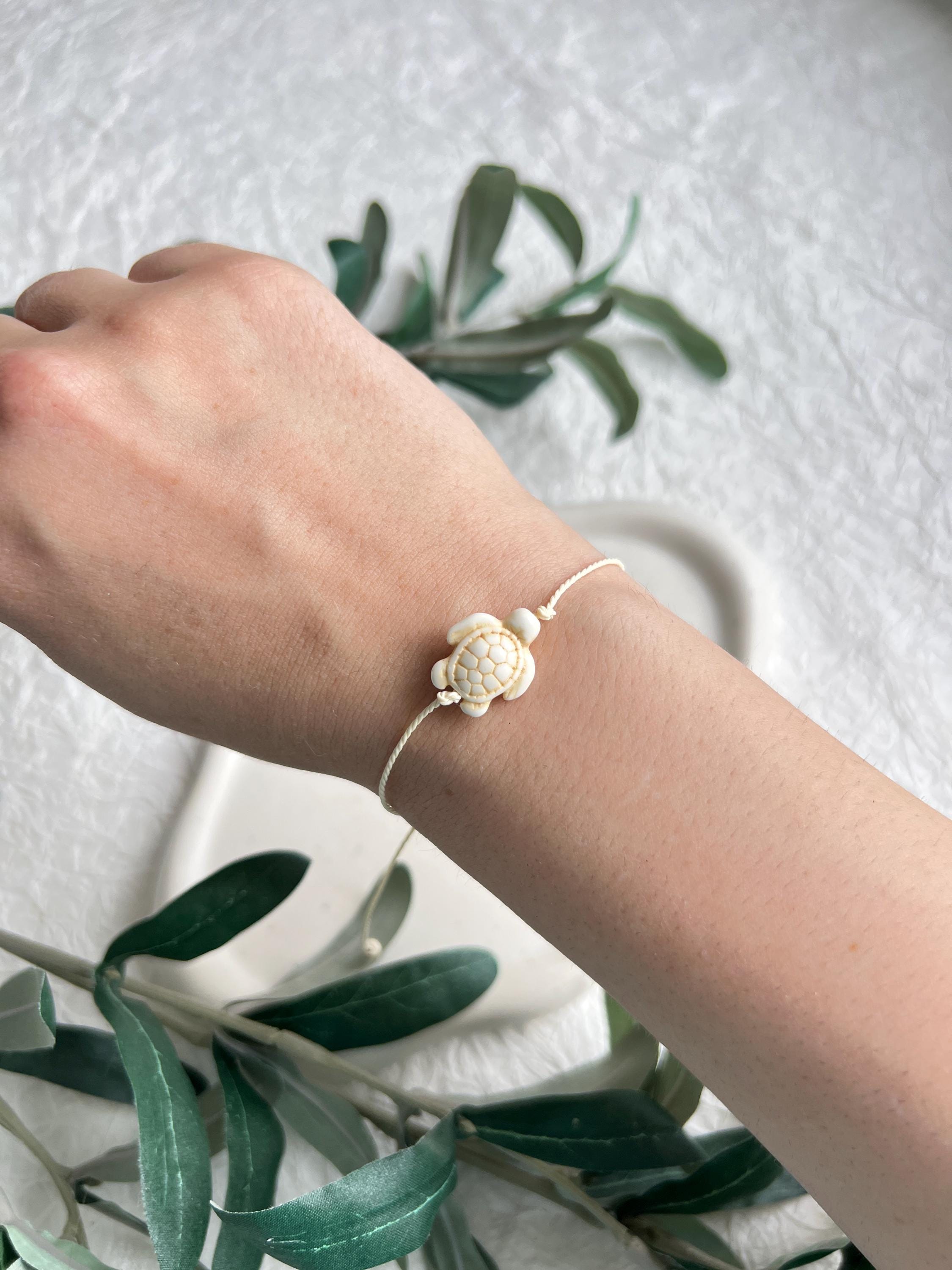 Armbandschildkröte, Schmucktier, Armband Freundin, Freundschaftsarmband, Armschmuck, beige, verstellbar, Surferarmband, Geschenk für Sie