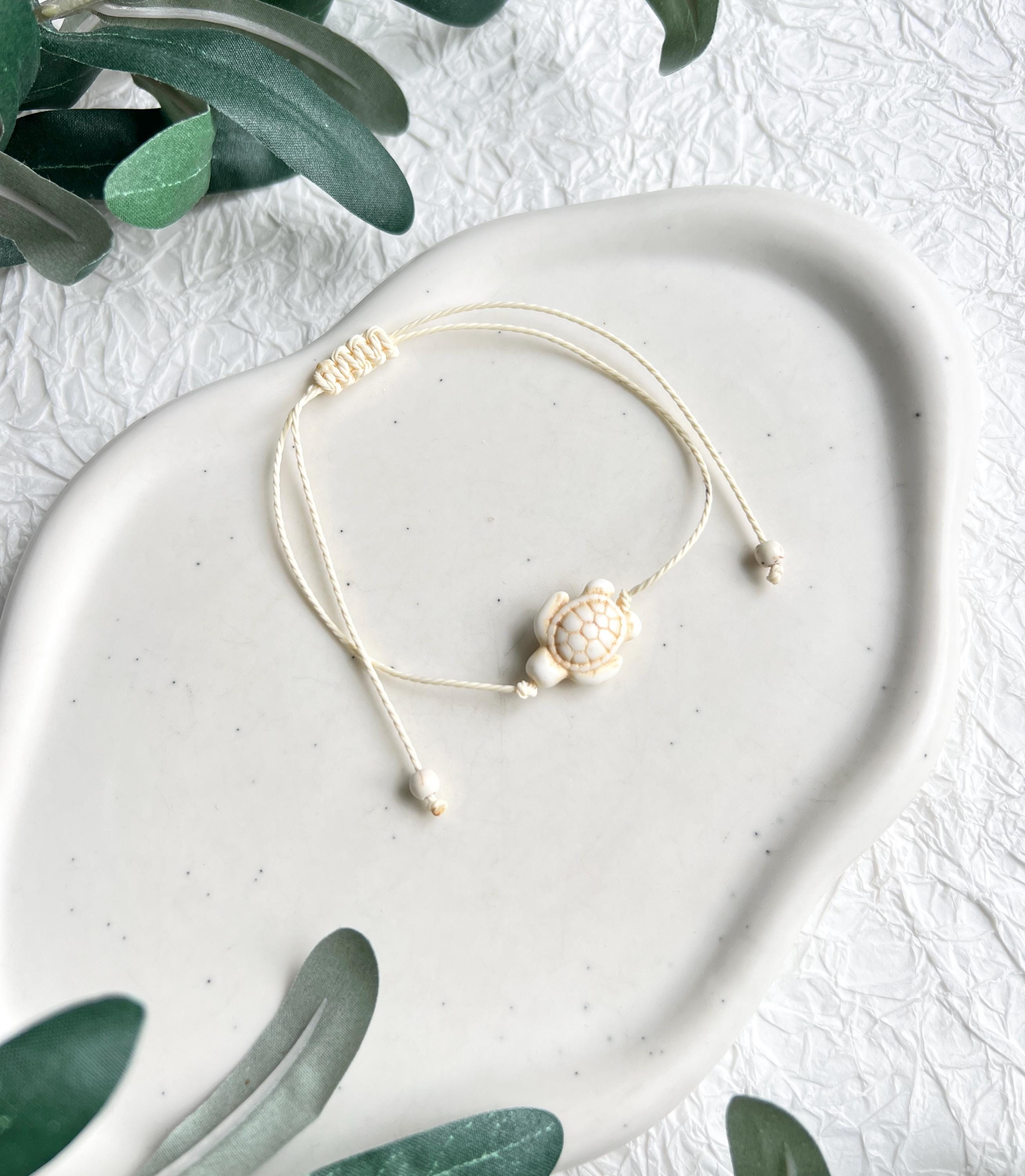 Armbandschildkröte, Schmucktier, Armband Freundin, Freundschaftsarmband, Armschmuck, beige, verstellbar, Surferarmband, Geschenk für Sie