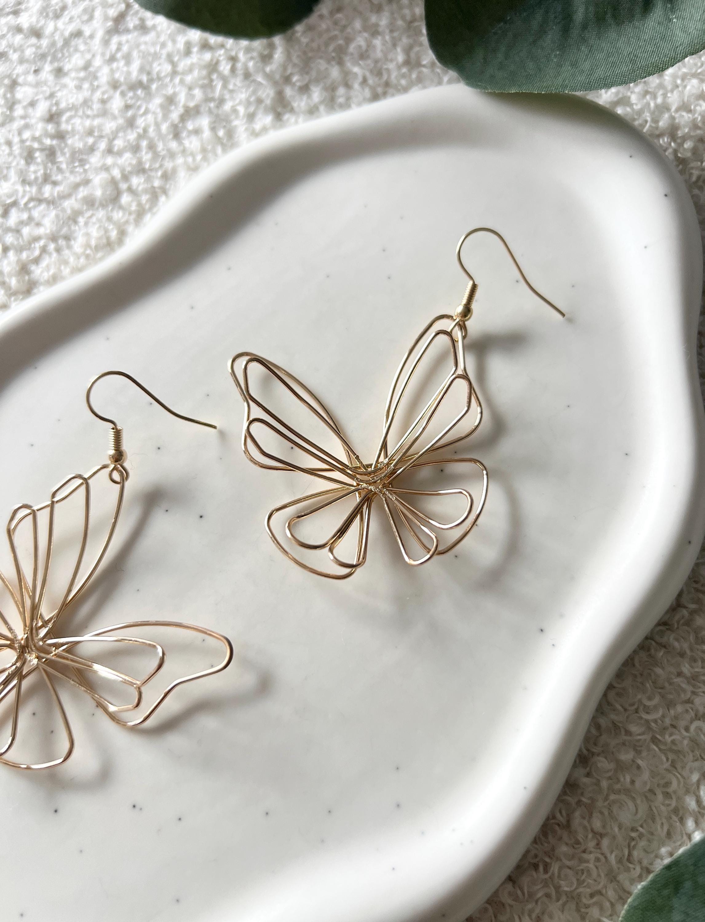 Hängeohrringe Braut, Gold, Schmuck Hochzeit, Ohrringe Schmetterling, goldener Draht, Hochzeitsschmuck, Brautjungfer, Ohrschmuck Standesamt, moderne Brautohrringe, feiner Brautschmuck
