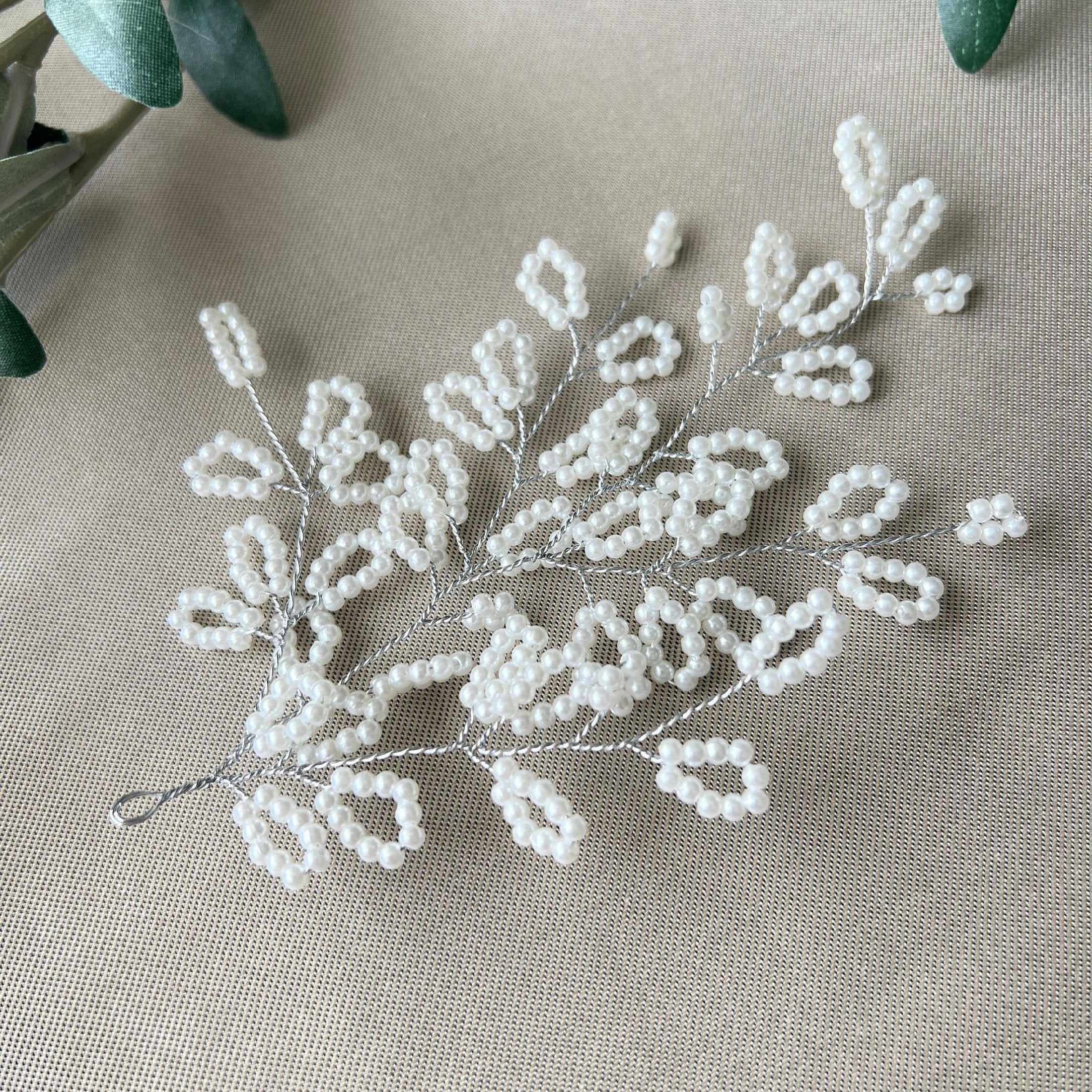 Seitlicher Haarschmuck Braut, silber mit weißen Perlen, Hochzeit, Blätter Kopfschmuck, hochwertiger Brauthaarschmuck-Brauthaarschmuck-Schmuckblüte