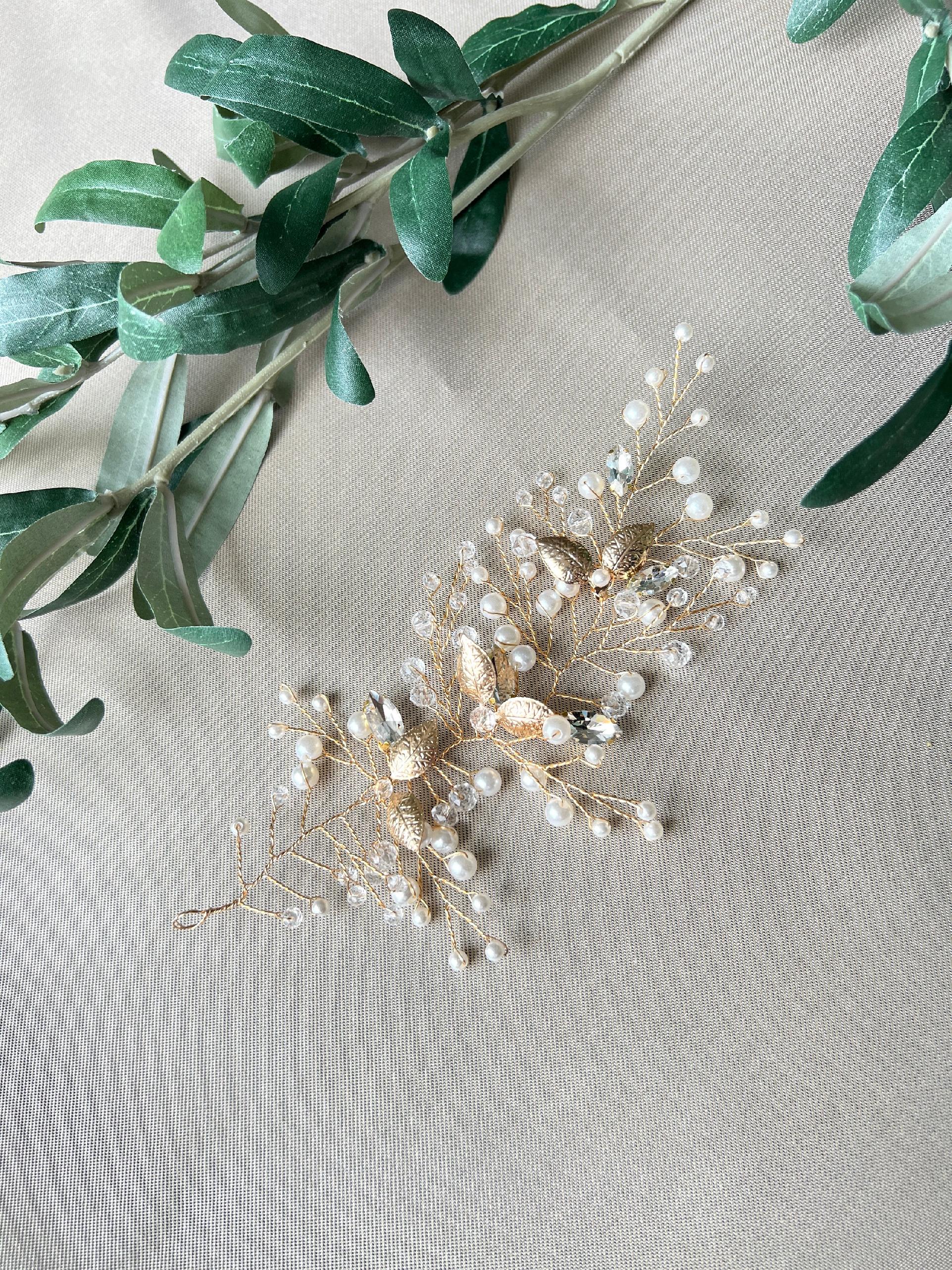 Seitlicher Haarschmuck, gold mit Perlen, Strasssteinen und Blättern, Brautschmuck, Hochzeit, Brautjungfern Schmuck, Haarranke, Haarrebe-Brauthaarschmuck-Schmuckblüte