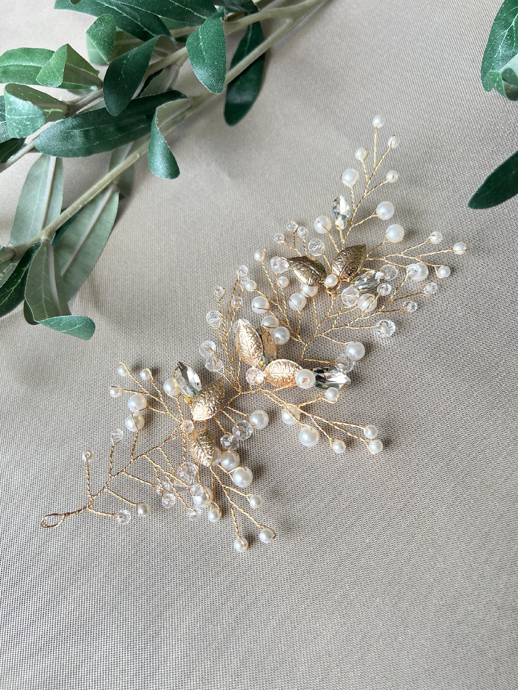 Seitlicher Haarschmuck, gold mit Perlen, Strasssteinen und Blättern, Brautschmuck, Hochzeit, Brautjungfern Schmuck, Haarranke, Haarrebe-Brauthaarschmuck-Schmuckblüte