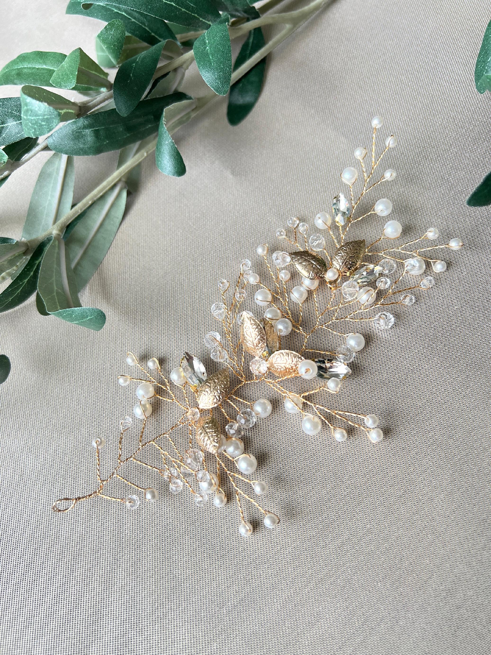 Seitlicher Haarschmuck, gold mit Perlen, Strasssteinen und Blättern, Brautschmuck, Hochzeit, Brautjungfern Schmuck, Haarranke, Haarrebe-Brauthaarschmuck-Schmuckblüte