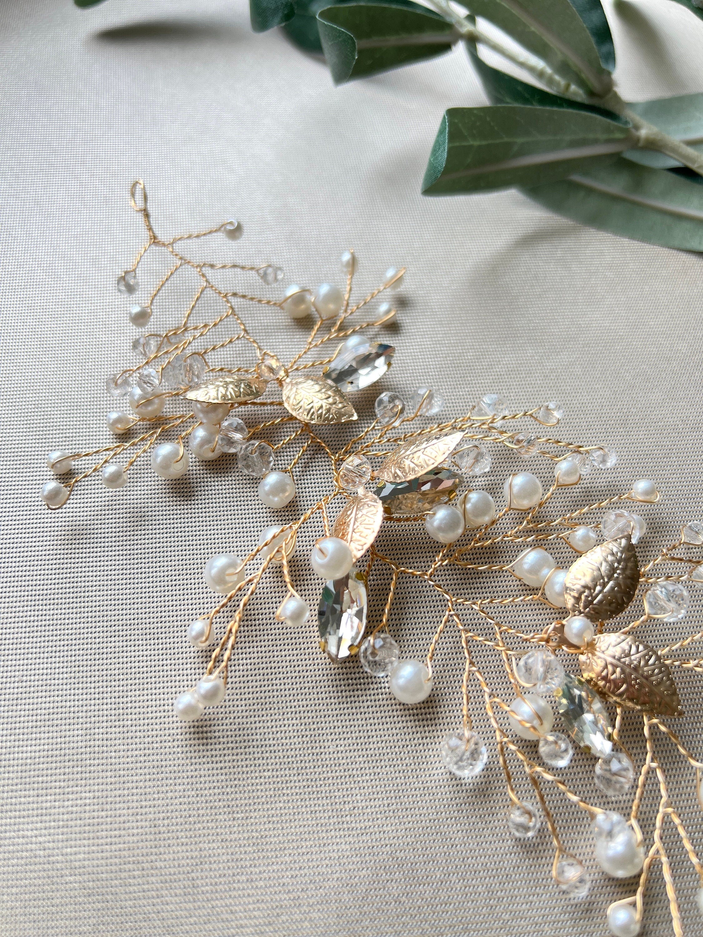 Seitlicher Haarschmuck, gold mit Perlen, Strasssteinen und Blättern, Brautschmuck, Hochzeit, Brautjungfern Schmuck, Haarranke, Haarrebe-Brauthaarschmuck-Schmuckblüte