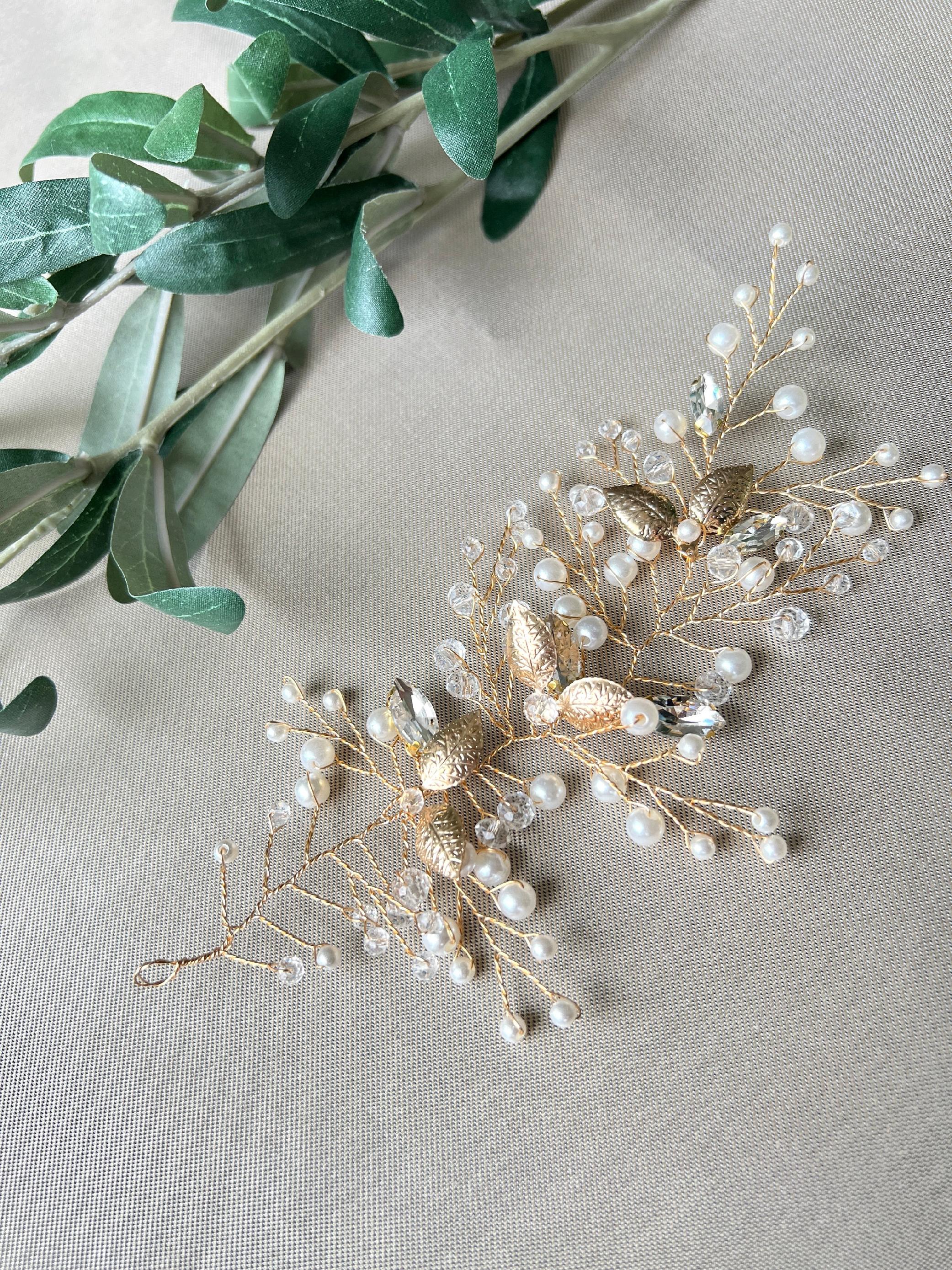 Seitlicher Haarschmuck, gold mit Perlen, Strasssteinen und Blättern, Brautschmuck, Hochzeit, Brautjungfern Schmuck, Haarranke, Haarrebe-Brauthaarschmuck-Schmuckblüte