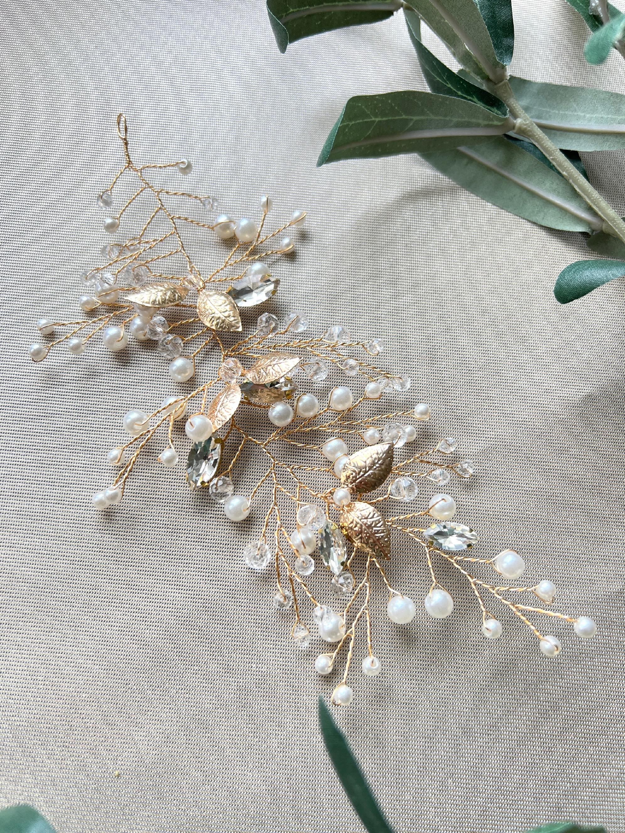 Seitlicher Haarschmuck, gold mit Perlen, Strasssteinen und Blättern, Brautschmuck, Hochzeit, Brautjungfern Schmuck, Haarranke, Haarrebe-Brauthaarschmuck-Schmuckblüte