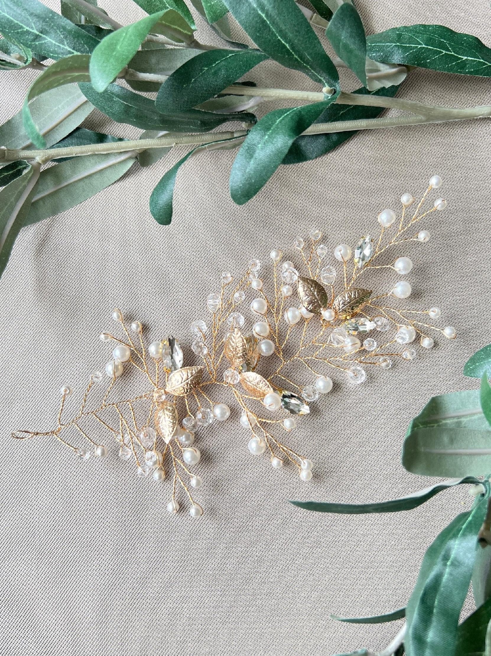 Seitlicher Haarschmuck, gold mit Perlen, Strasssteinen und Blättern, Brautschmuck, Hochzeit, Brautjungfern Schmuck, Haarranke, Haarrebe-Brauthaarschmuck-Schmuckblüte