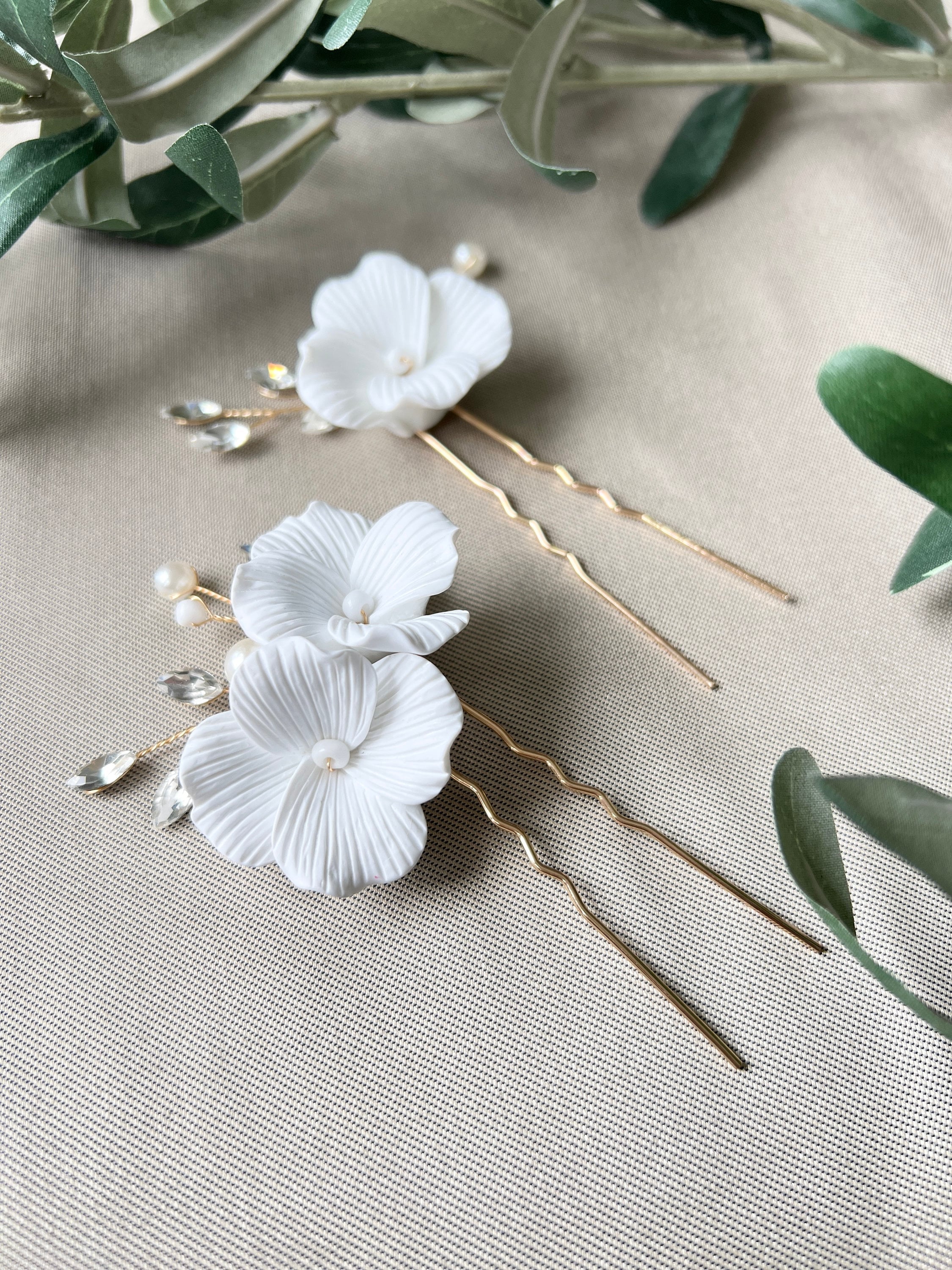 Set Braut Haarnadel, 2 Stück, Gold oder Silber, weiße Perlen, Couture Blüten, Strass, - Gold-Brauthaarschmuck-Schmuckblüte