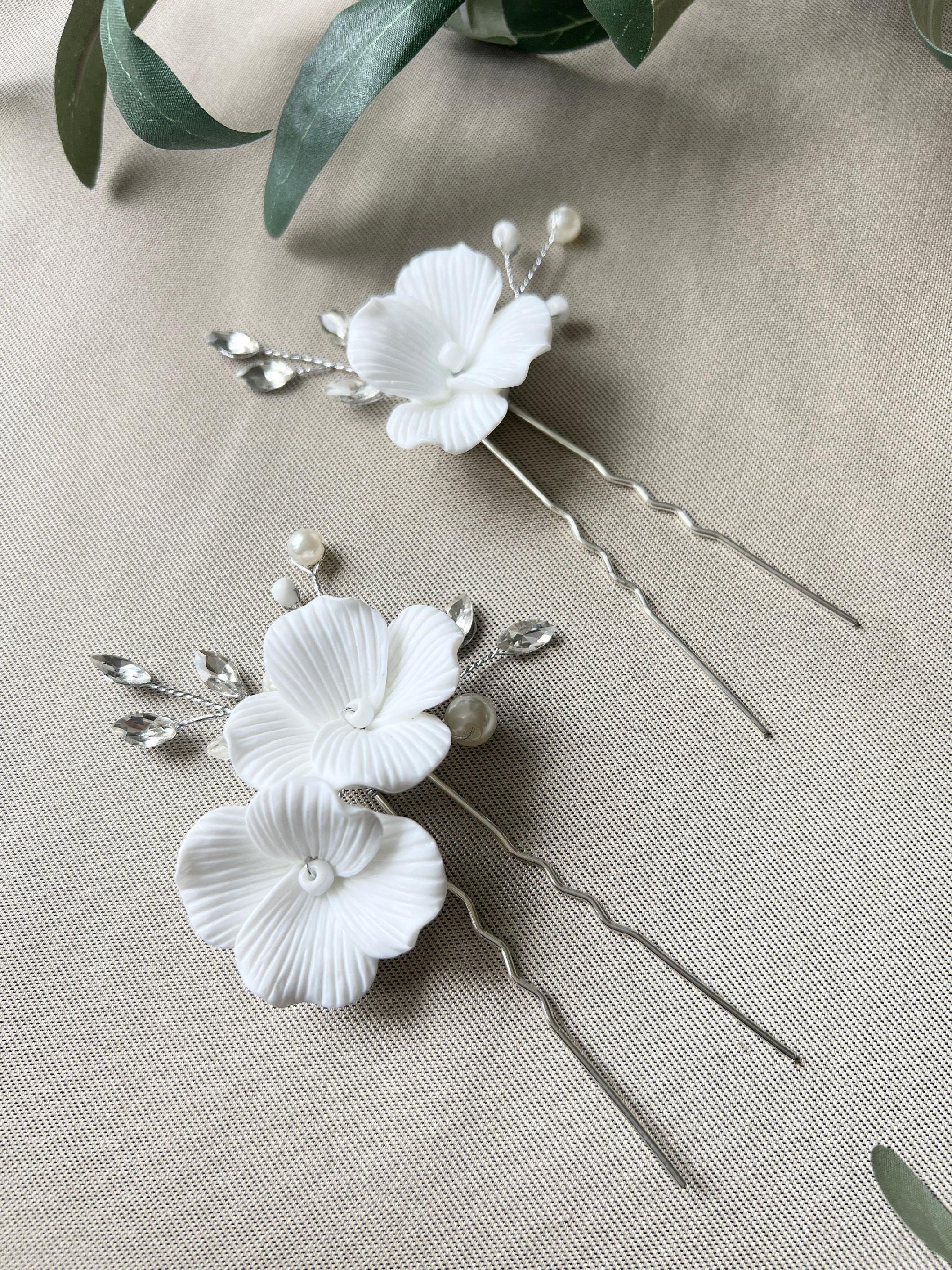 Set Braut Haarnadel, 2 Stück, Gold oder Silber, weiße Perlen, Couture Blüten, Strass, - Silber-Brauthaarschmuck-Schmuckblüte
