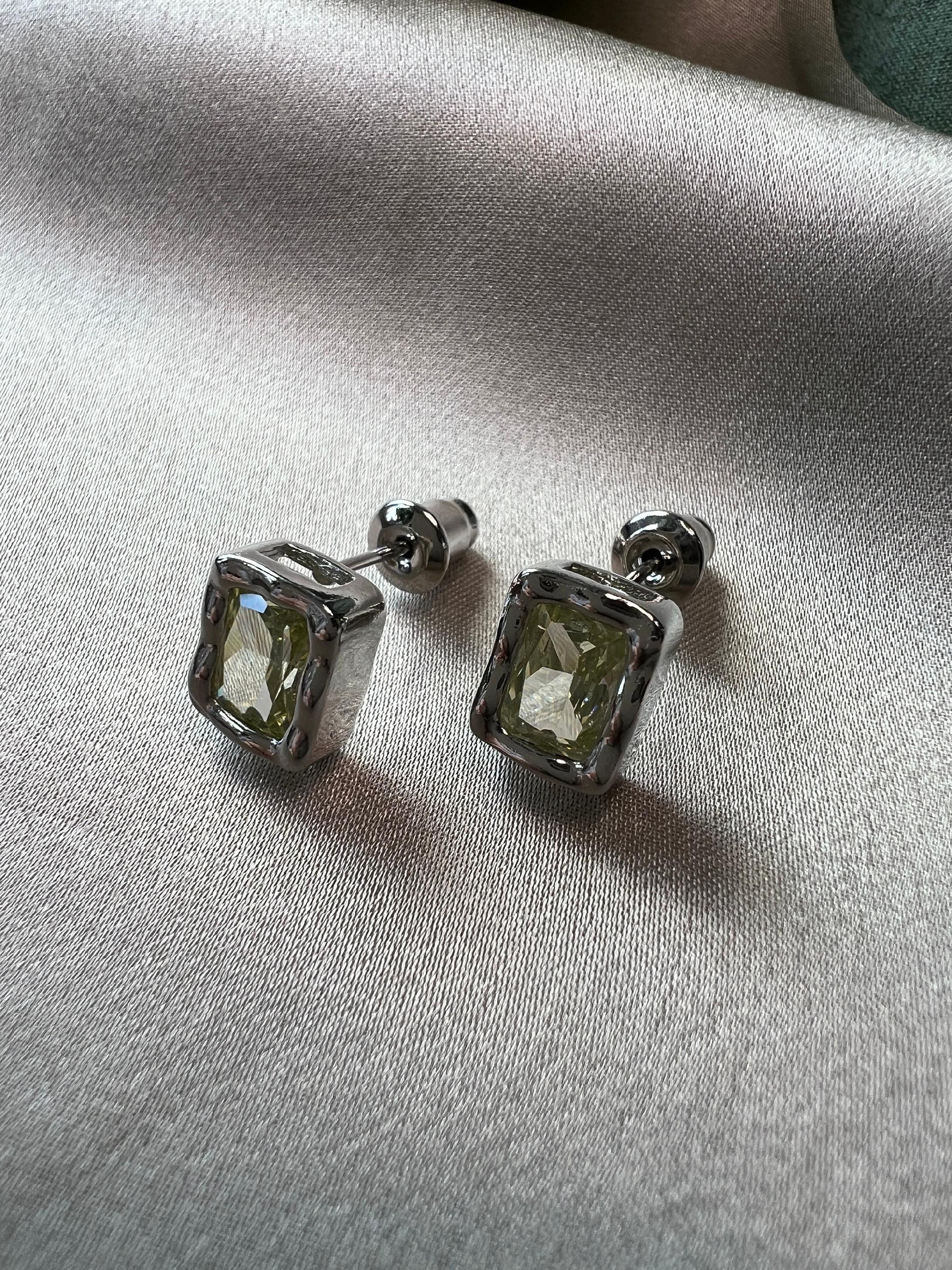 Silber Ohrstecker, grüner Zirkoniastein, Brautjungfer, Brautschmuck, Hochzeit Ohrringe, Eleganter Damenschmuck-Ohrringe-Schmuckblüte