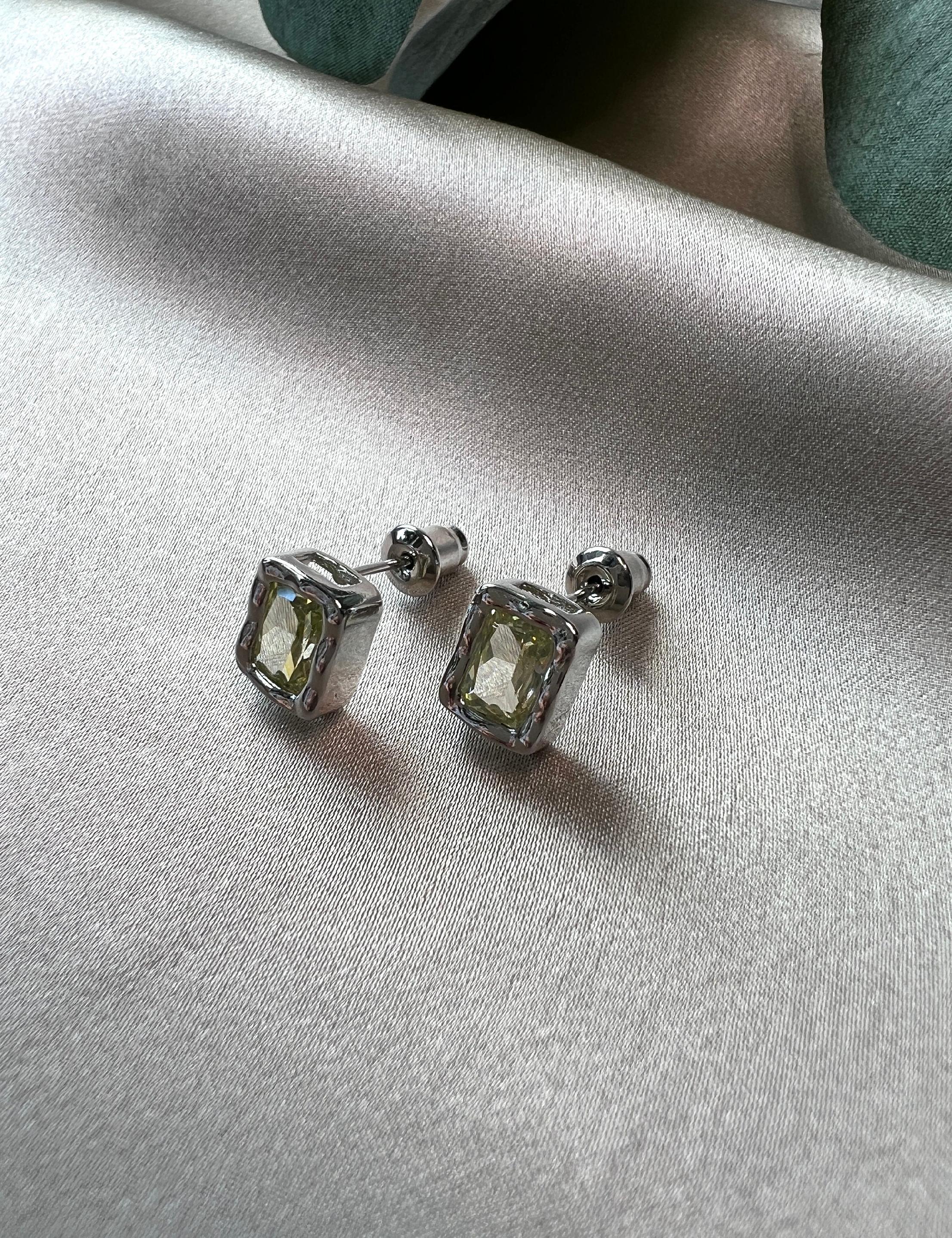 Silber Ohrstecker, grüner Zirkoniastein, Brautjungfer, Brautschmuck, Hochzeit Ohrringe, Eleganter Damenschmuck-Ohrringe-Schmuckblüte
