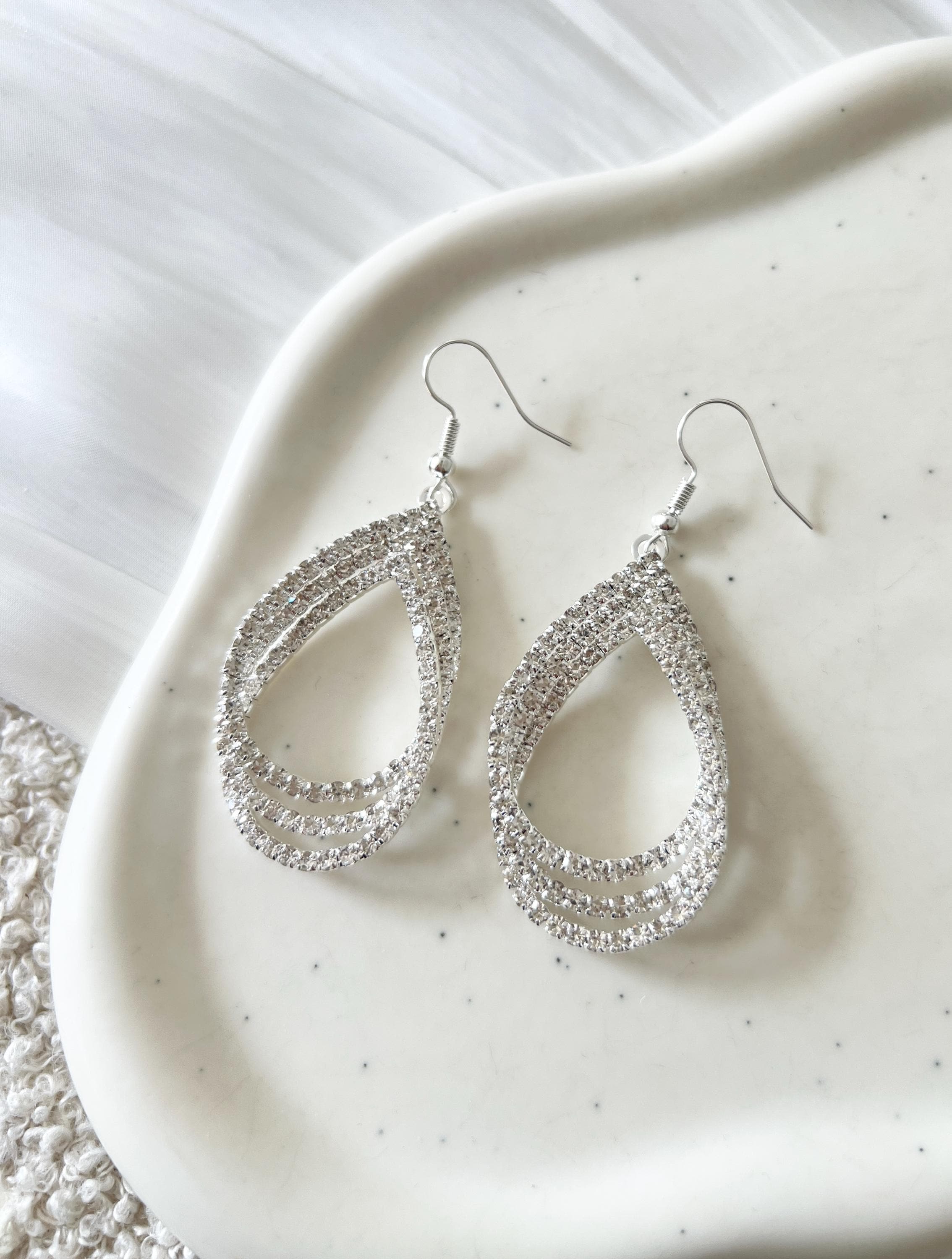 Ohrringe Braut, Silber, ovale Hängeohrringe, Strass, glänzender Brautschmuck, funkelnde Brautohrringe, Hochzeit, moderner Schmuck