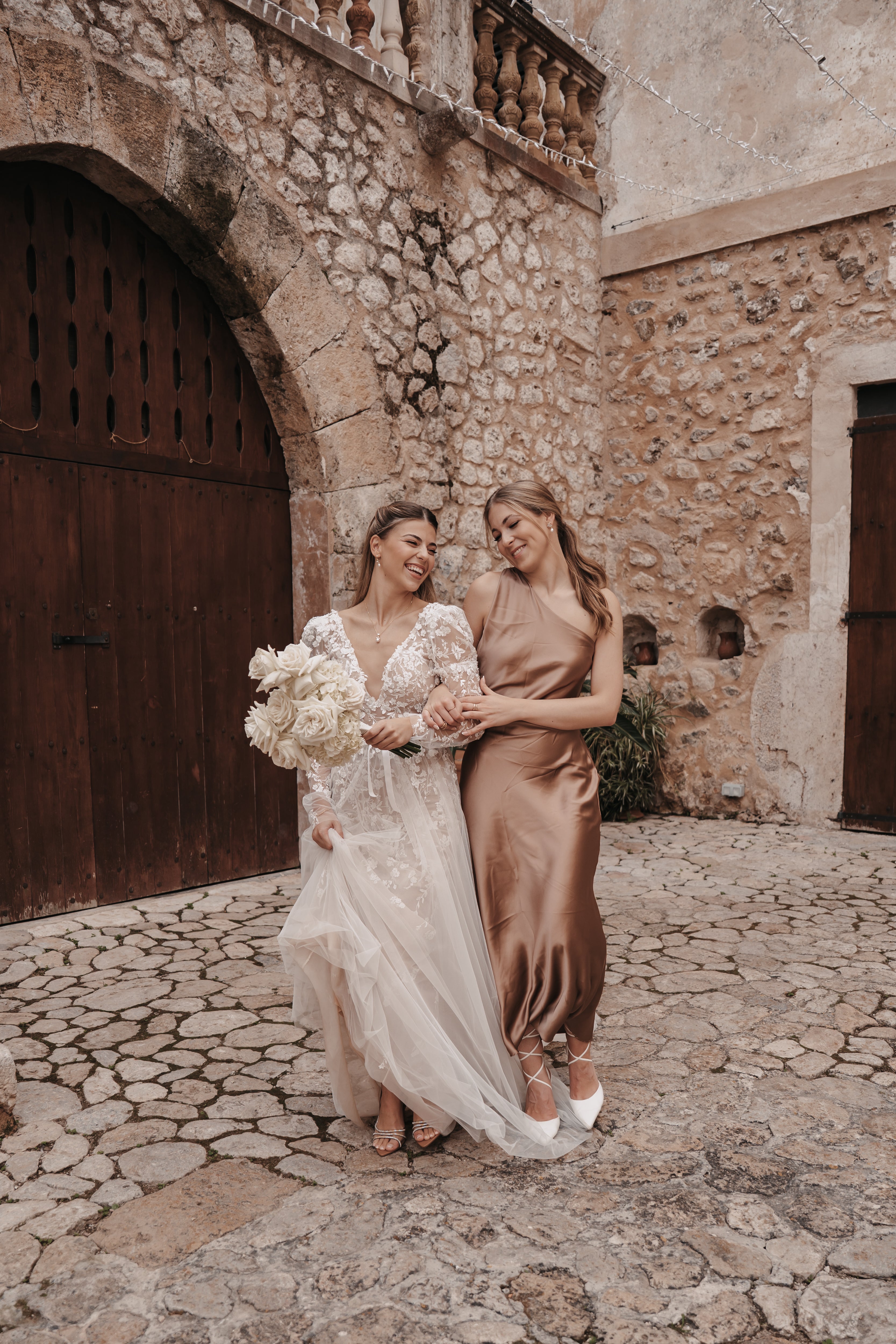 feine goldene Halskette mit einem eleganten Perlenanhaenger, Perlenhalskette, goldene Kette, Eleganter Brautschmuck, Brauthalskette, funkelnder Zirkoniaanhänger, Damenschmuck, Geschenk fuer Sie, Weihnachtsgeschenk Frauen, Schmuck Hochzeit