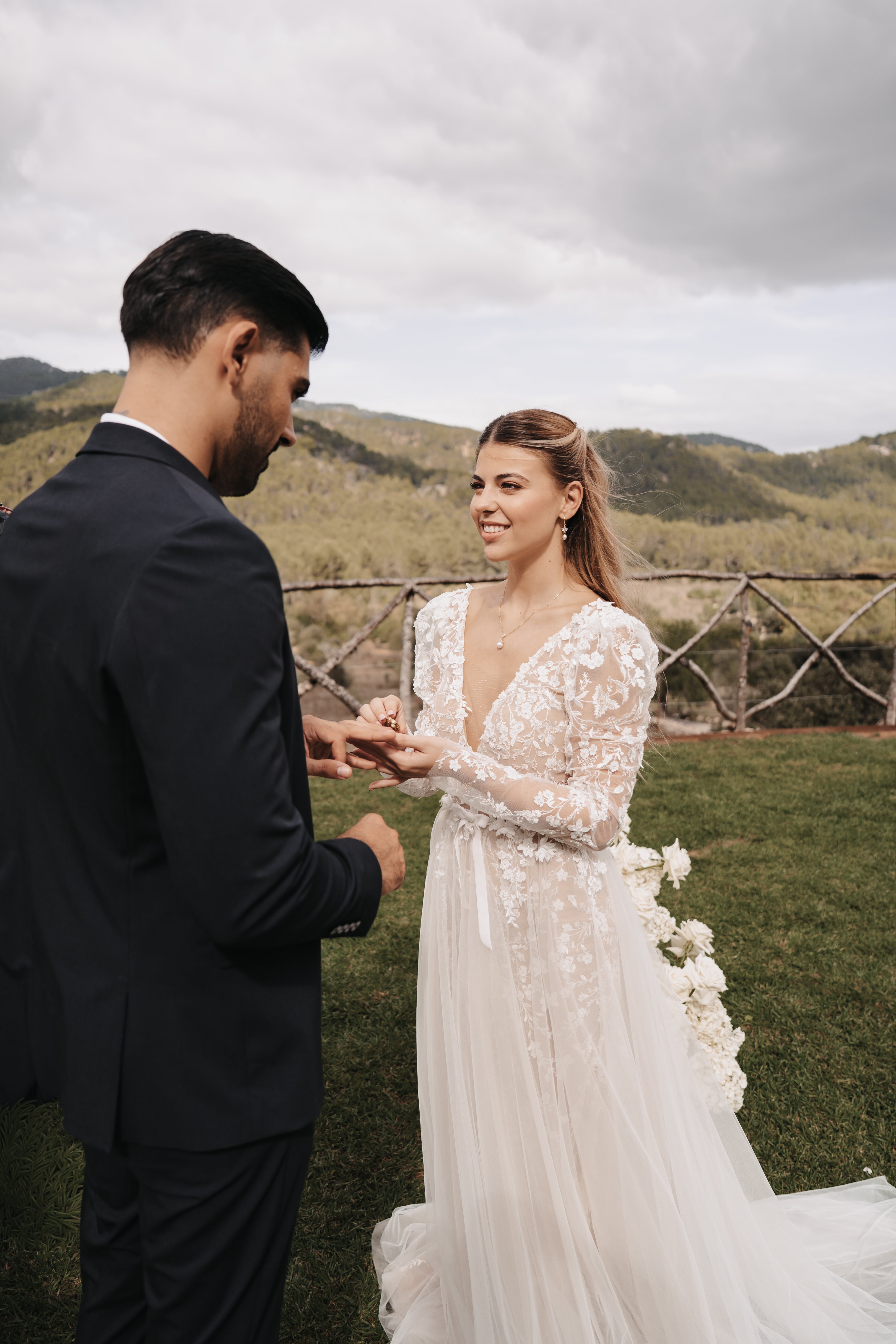 feine goldene Halskette mit einem eleganten Perlenanhaenger, Perlenhalskette, goldene Kette, Eleganter Brautschmuck, Brauthalskette, funkelnder Zirkoniaanhänger, Damenschmuck, Geschenk fuer Sie, Weihnachtsgeschenk Frauen, Schmuck Hochzeit