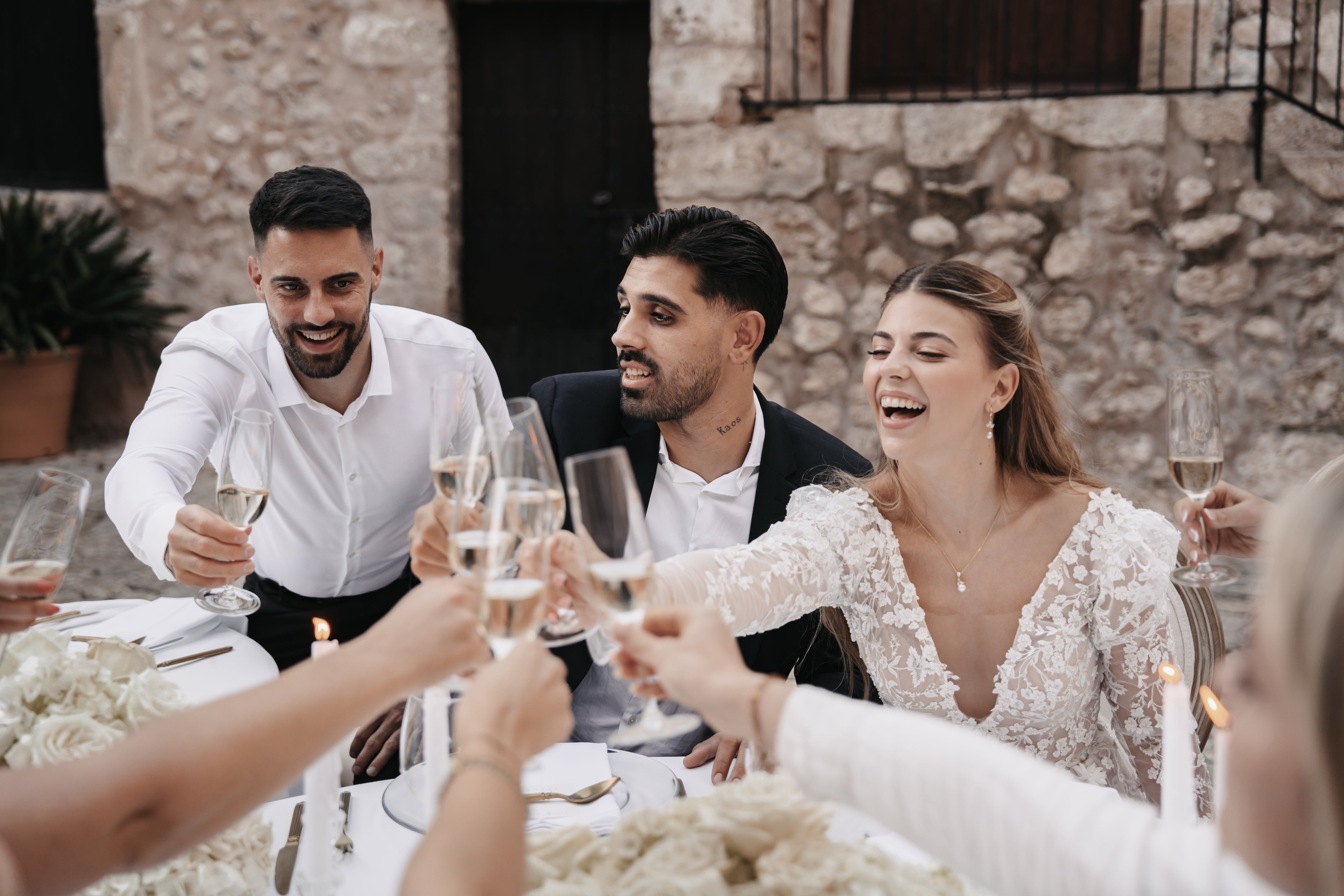 feine goldene Halskette mit einem eleganten Perlenanhaenger, Perlenhalskette, goldene Kette, Eleganter Brautschmuck, Brauthalskette, funkelnder Zirkoniaanhänger, Damenschmuck, Geschenk fuer Sie, Weihnachtsgeschenk Frauen, Schmuck Hochzeit