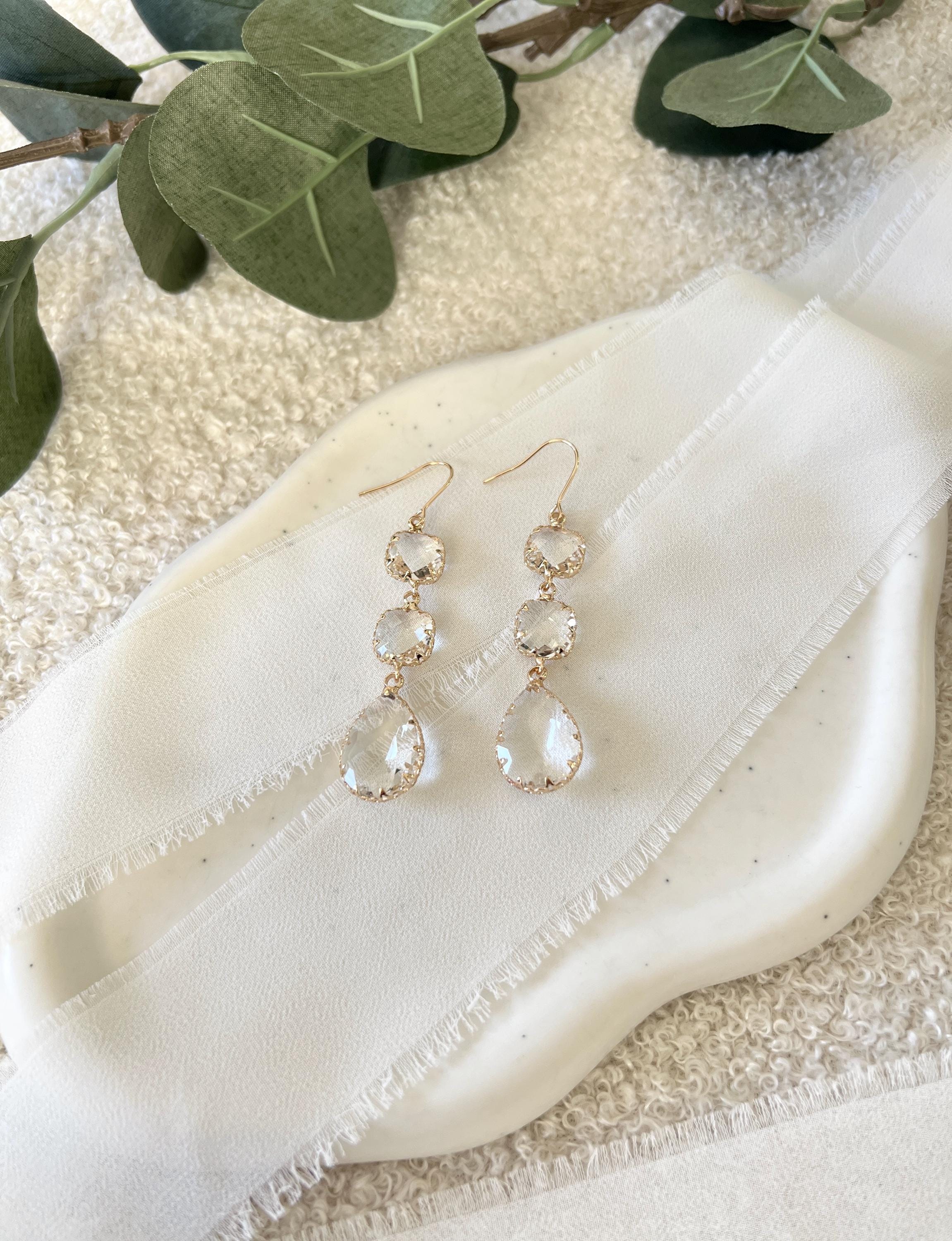Ohrringe Braut, Gold, Brautohrringe, Tropfenohrringe, moderner Brautschmuck, glänzender Ohrschmuck Standesamt, Schmuck Hochzeit, Brautjungfer und Trauzeugin