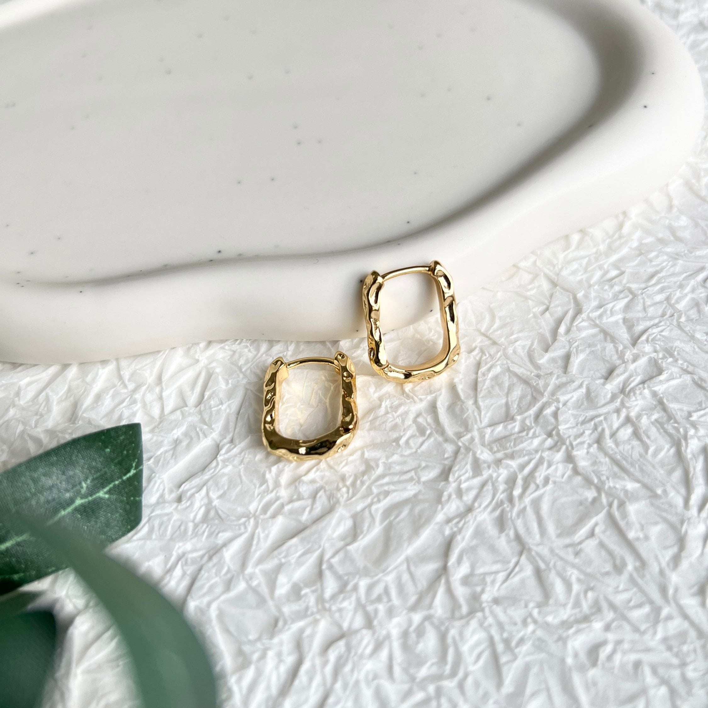 Struktur Ohrringe, Creolen, Silber und Gold, moderne Kreolen rechteckig, minimalistisch, - Gold-Ohrringe-Schmuckblüte