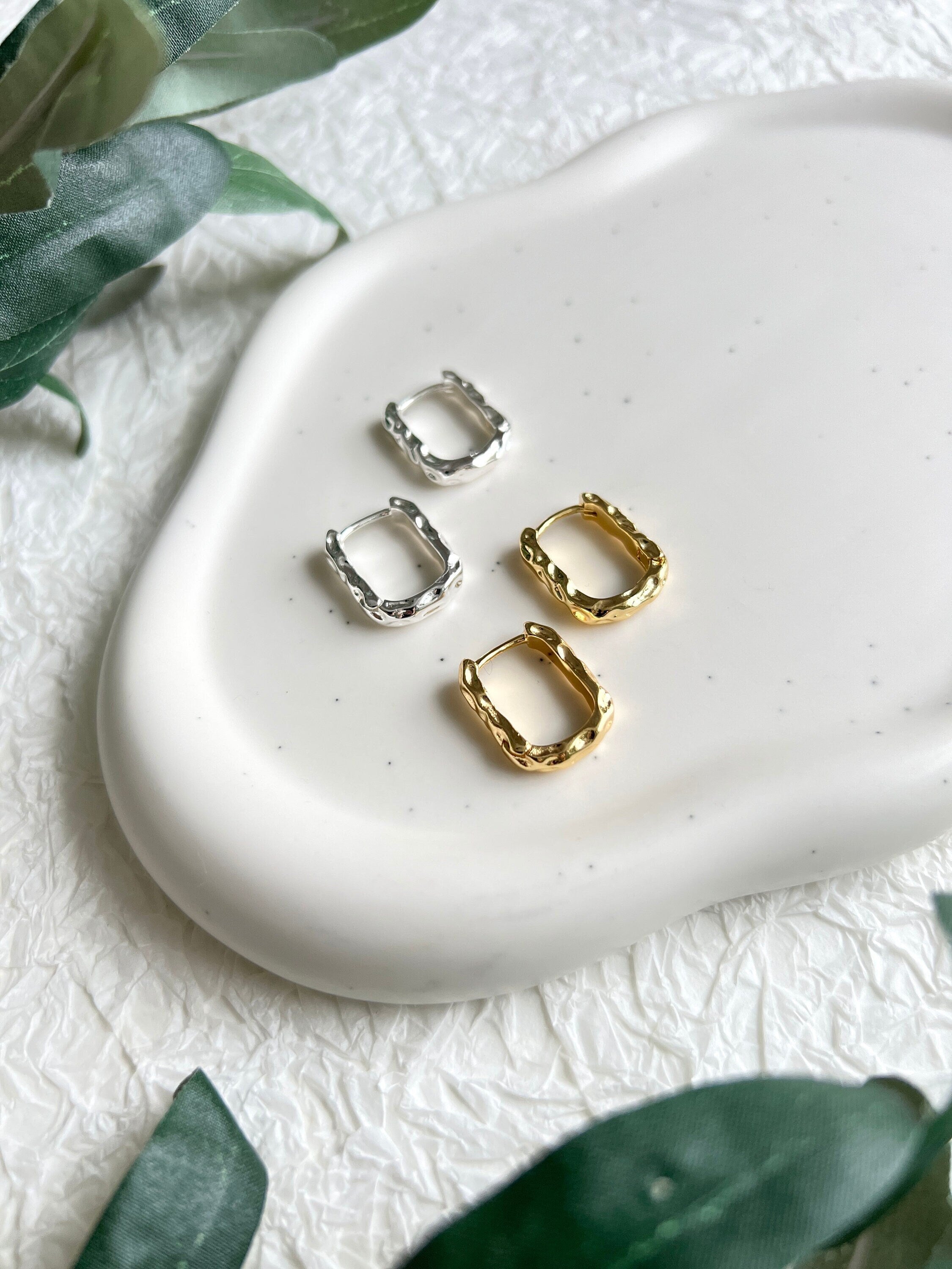 Struktur Ohrringe, Creolen, Silber und Gold, moderne Kreolen rechteckig, minimalistisch, - Gold-Ohrringe-Schmuckblüte