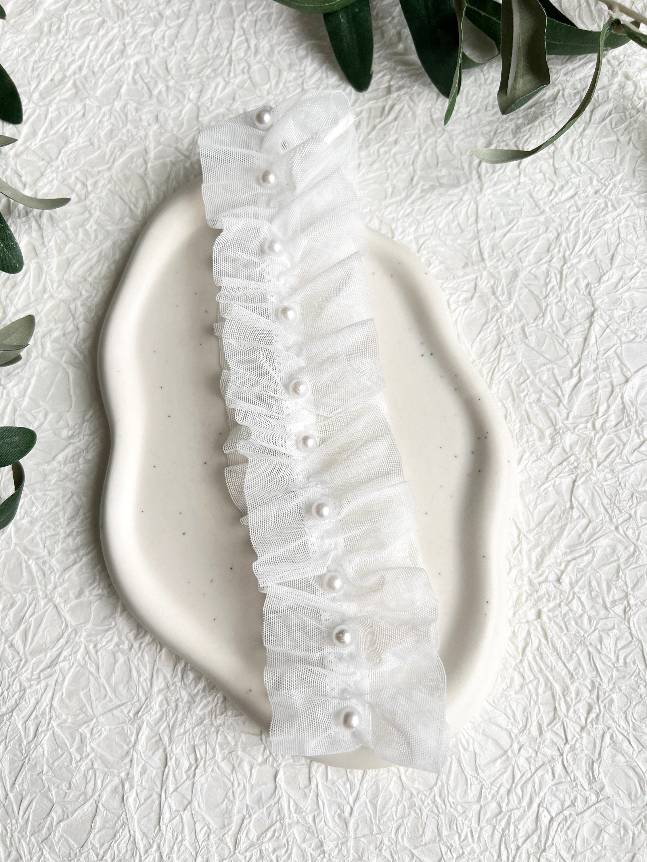 Strumpfband, Soft Tüll, weiß mit Perlen, Brautschmuck, Braut Zubehör, Hochzeit Zubehör, Braut-Strumpfbänder-Schmuckblüte