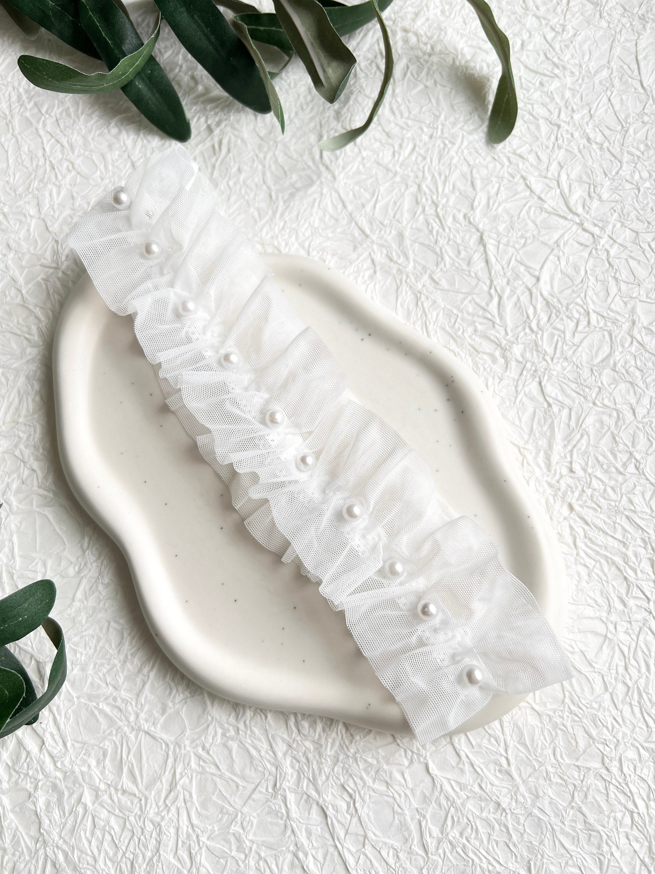 Strumpfband, Soft Tüll, weiß mit Perlen, Brautschmuck, Braut Zubehör, Hochzeit Zubehör, Braut-Strumpfbänder-Schmuckblüte