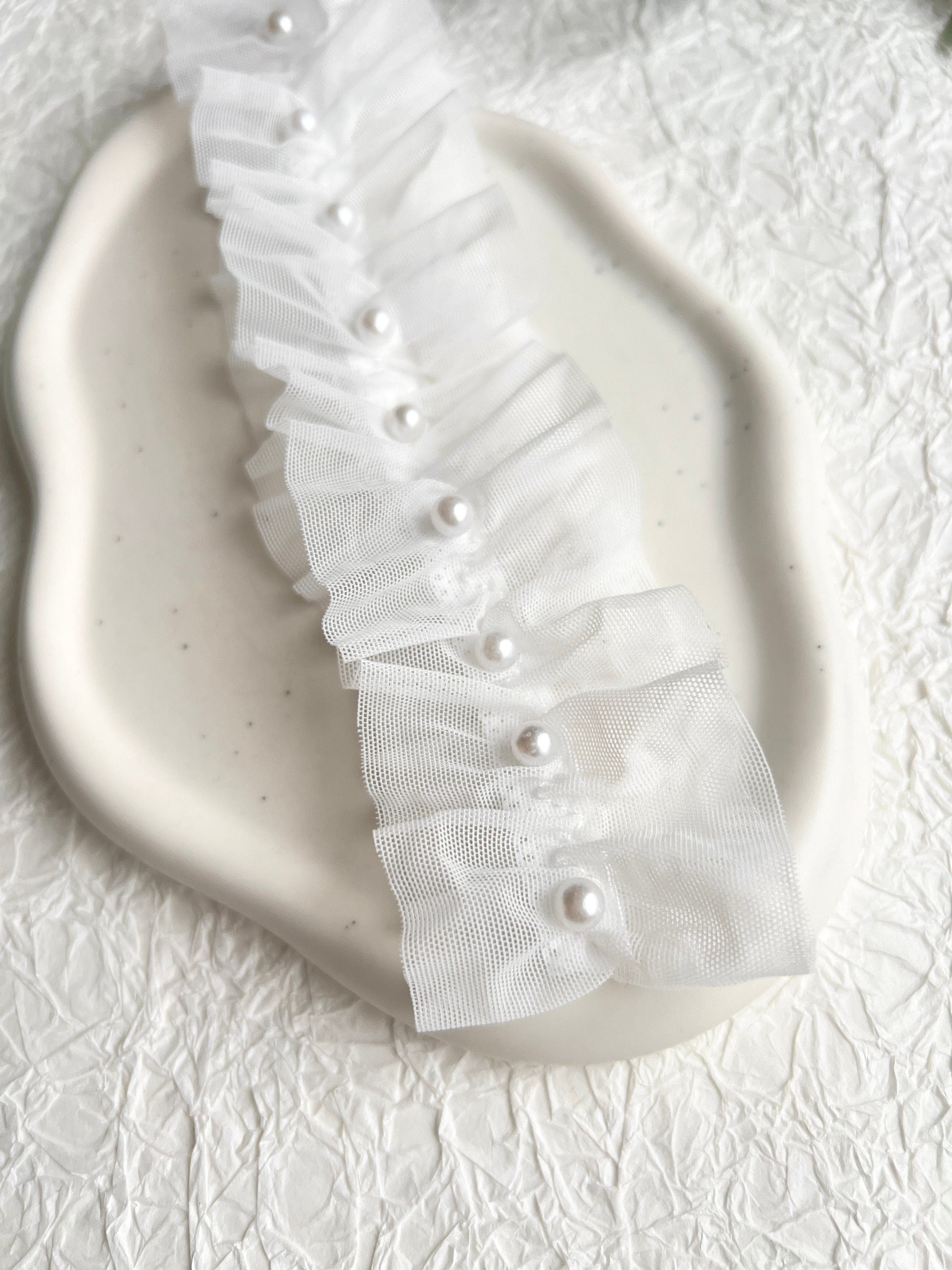 Strumpfband, Soft Tüll, weiß mit Perlen, Brautschmuck, Braut Zubehör, Hochzeit Zubehör, Braut-Strumpfbänder-Schmuckblüte