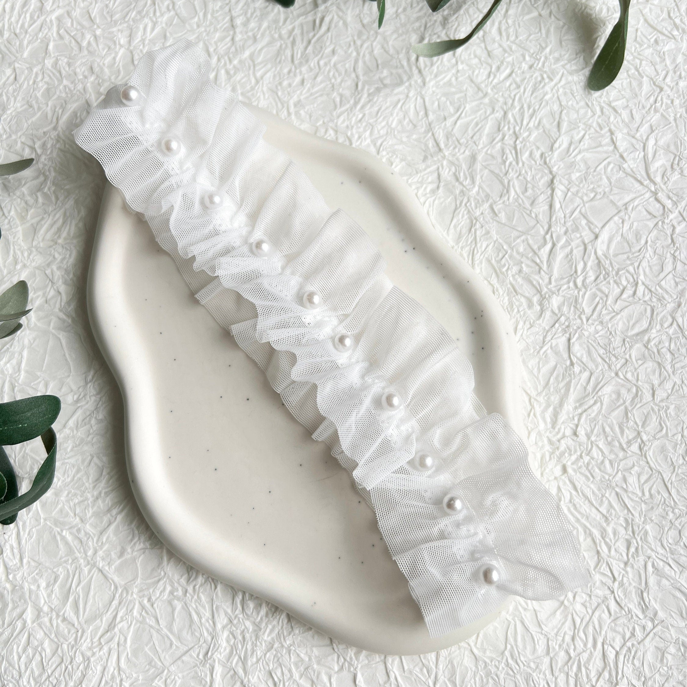 Strumpfband, Soft Tüll, weiß mit Perlen, Brautschmuck, Braut Zubehör, Hochzeit Zubehör, Braut-Strumpfbänder-Schmuckblüte