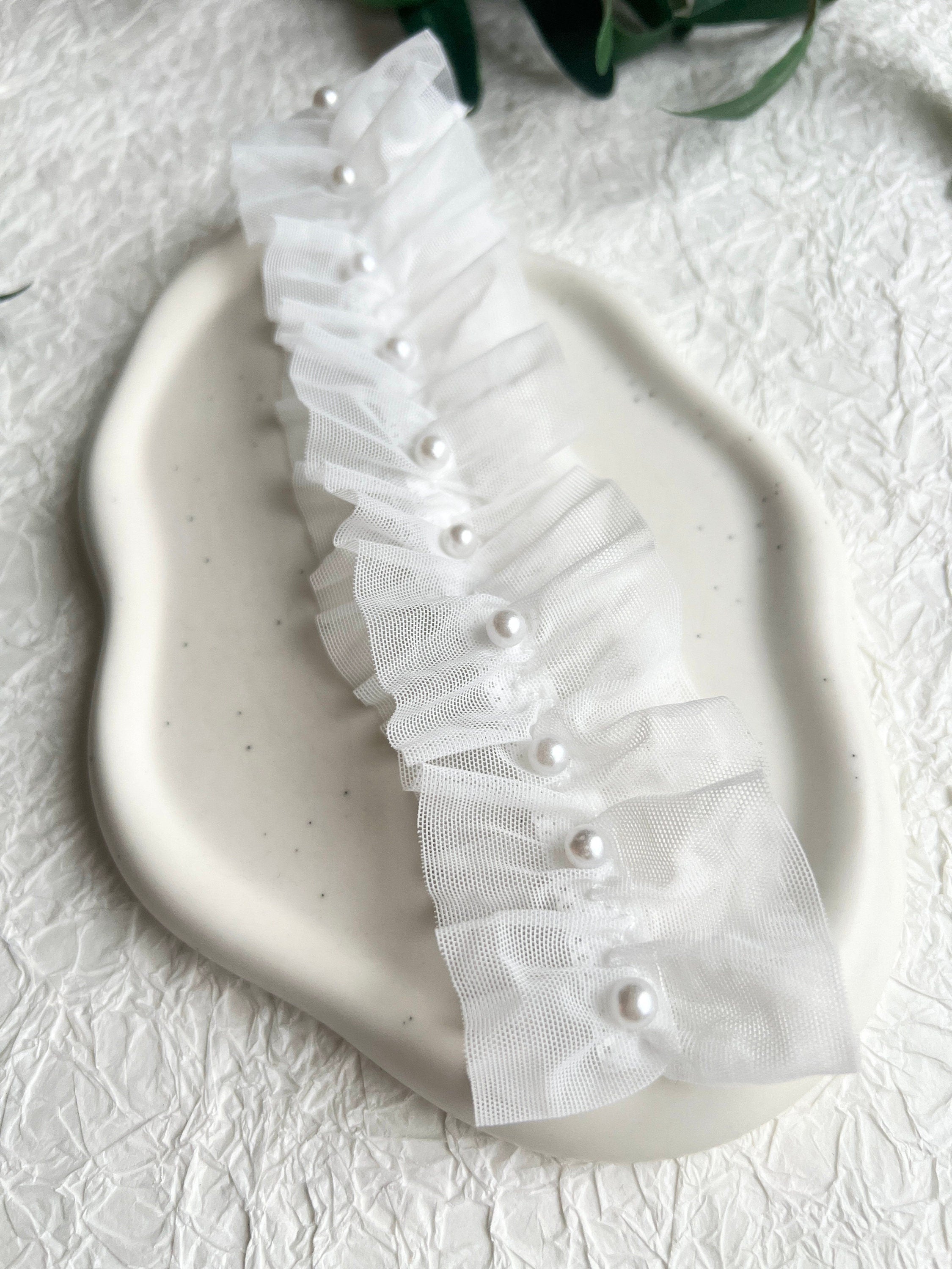 Strumpfband, Soft Tüll, weiß mit Perlen, Brautschmuck, Braut Zubehör, Hochzeit Zubehör, Braut-Strumpfbänder-Schmuckblüte