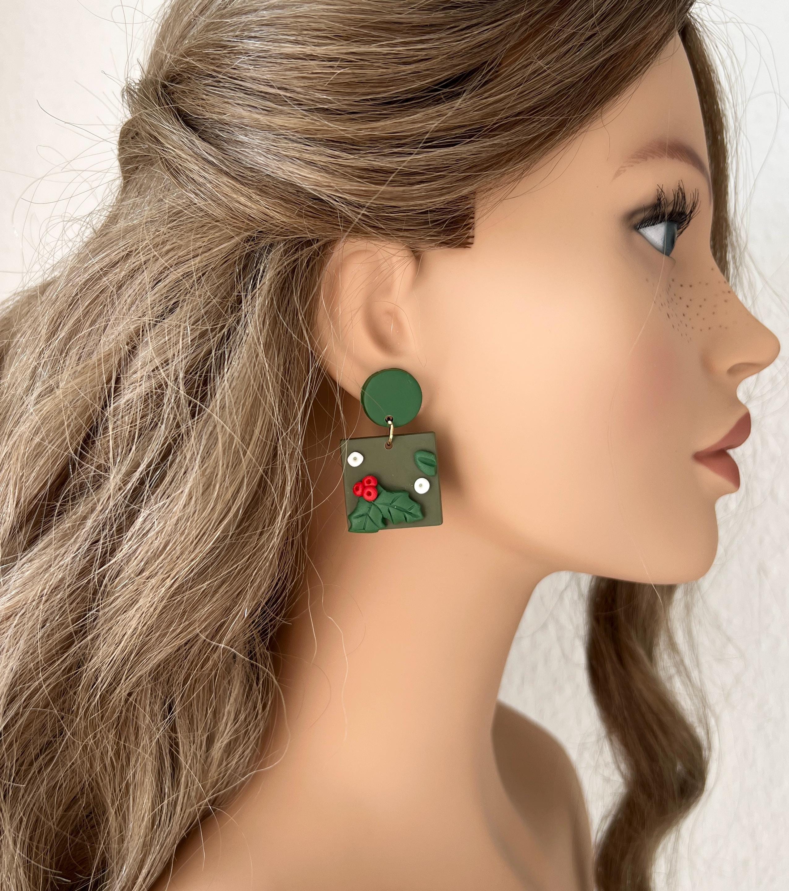 Ohrringe, Weihnachten, Mistelzweig, Rot, Grün, Weiß, Winterschmuck, Ohrstecker, Weihnachtsschmuck, Geschenk Weihnachten, moderner Ohrschmuck