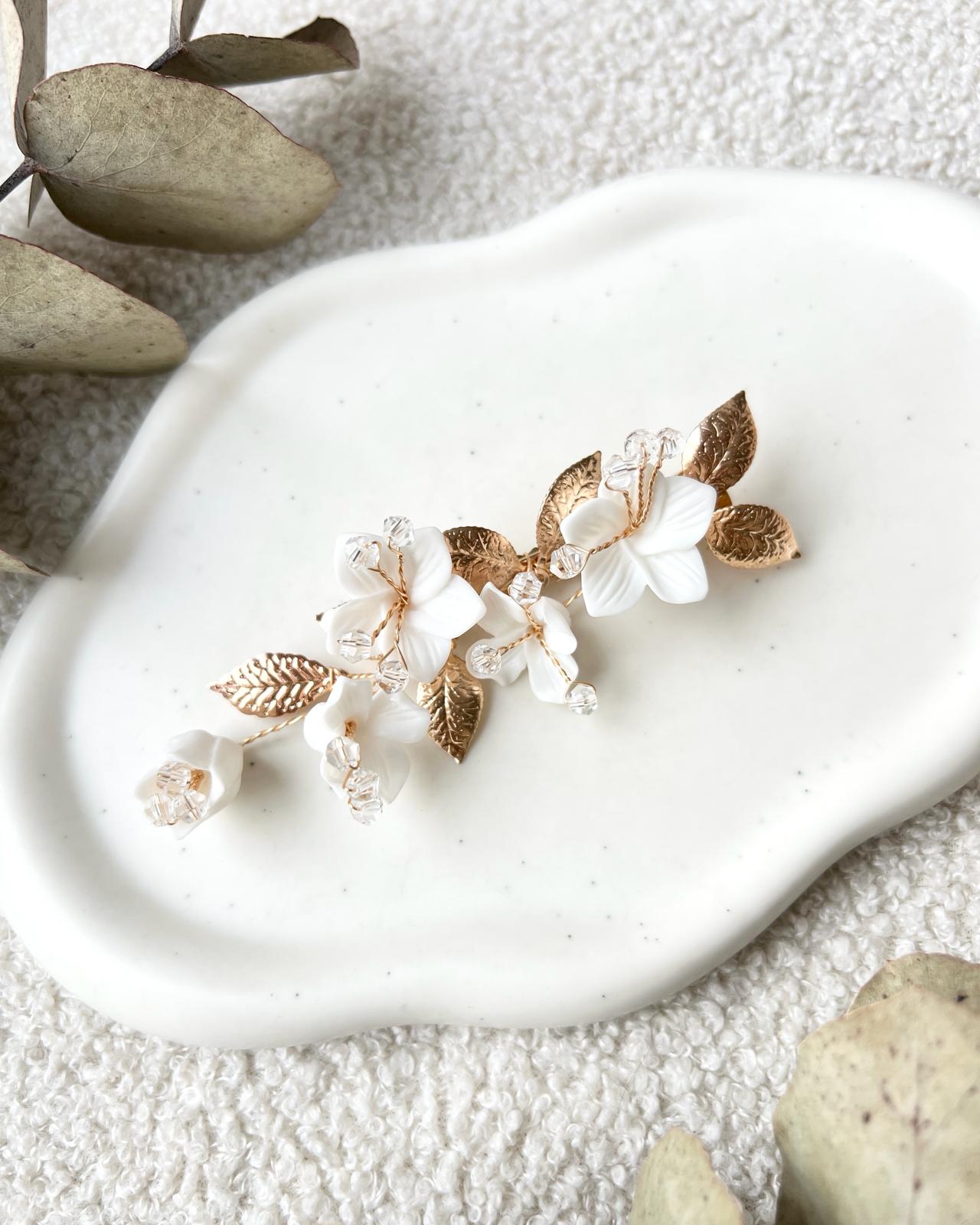 Haarspange mit zarten Blumen, gold mit weißen Perlen, Haarschmuck, Brautschmuck