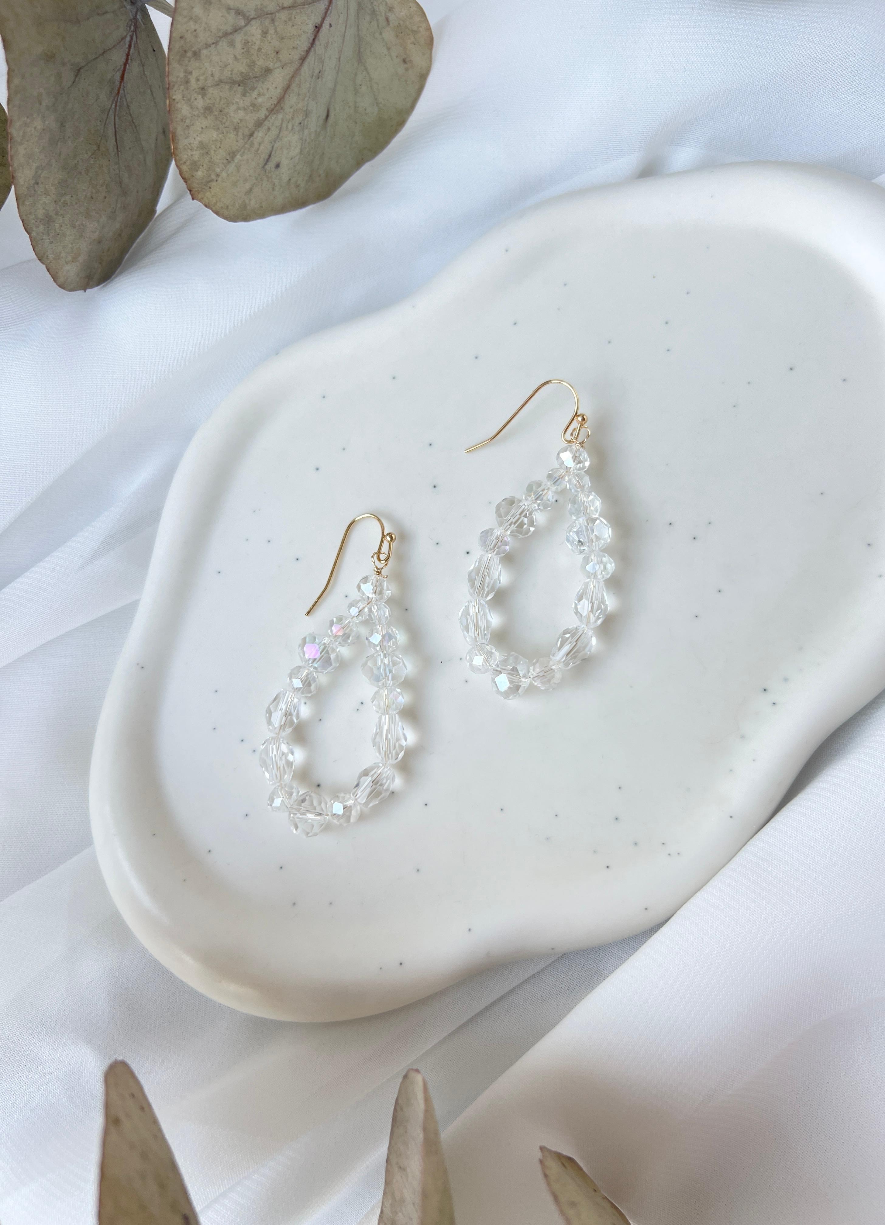Handgefertigte Perlenohrringe, Gold, ovale Form, transparent funkelnde Perlen, elegante Hängeohrringe, feine Brautohrringe