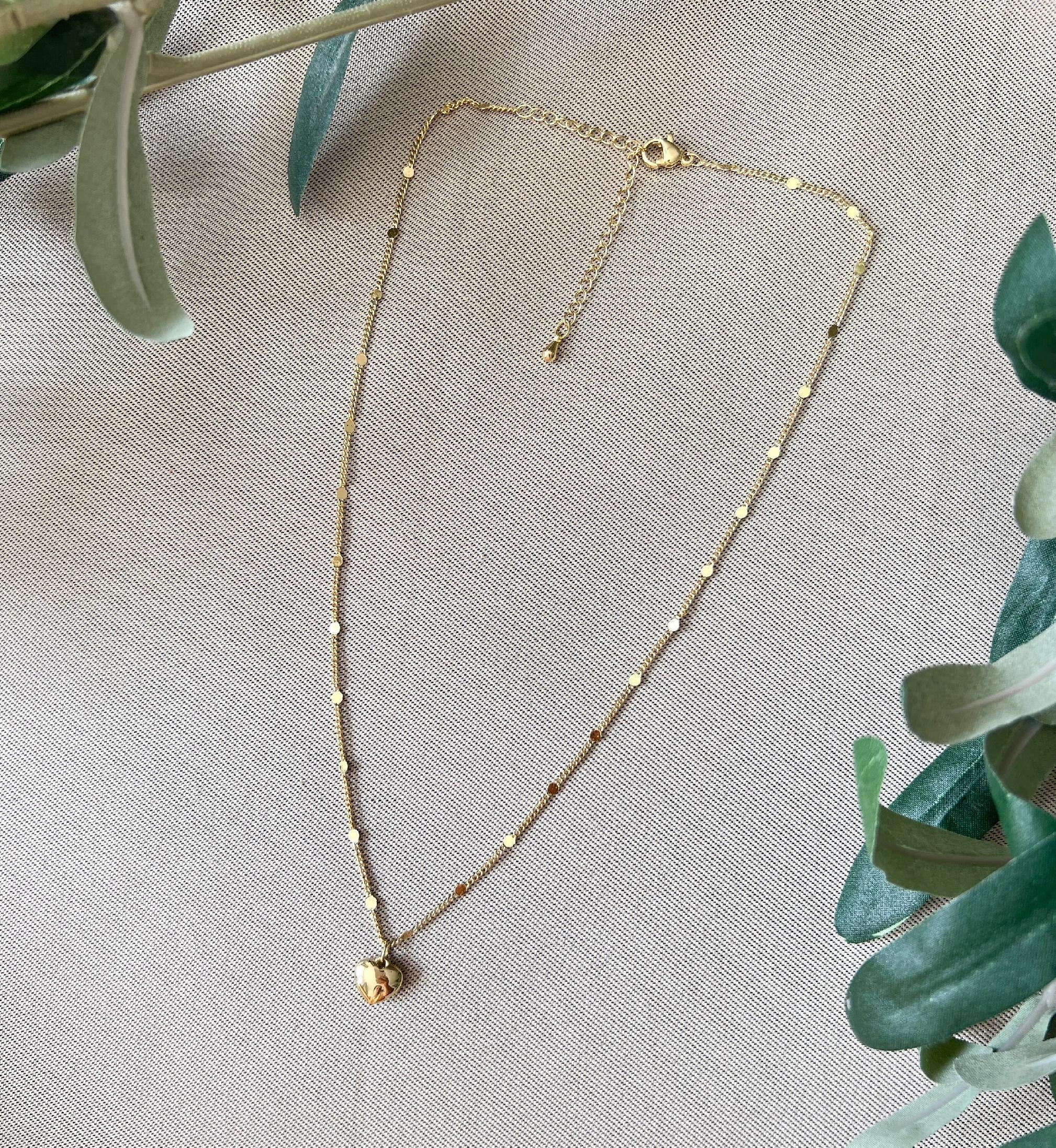 Zarte Halskette, Gold mit Herz Anhänger, goldene Halskette, Brautschmuck, eleganter feiner Schmuck,-Halskette-Schmuckblüte