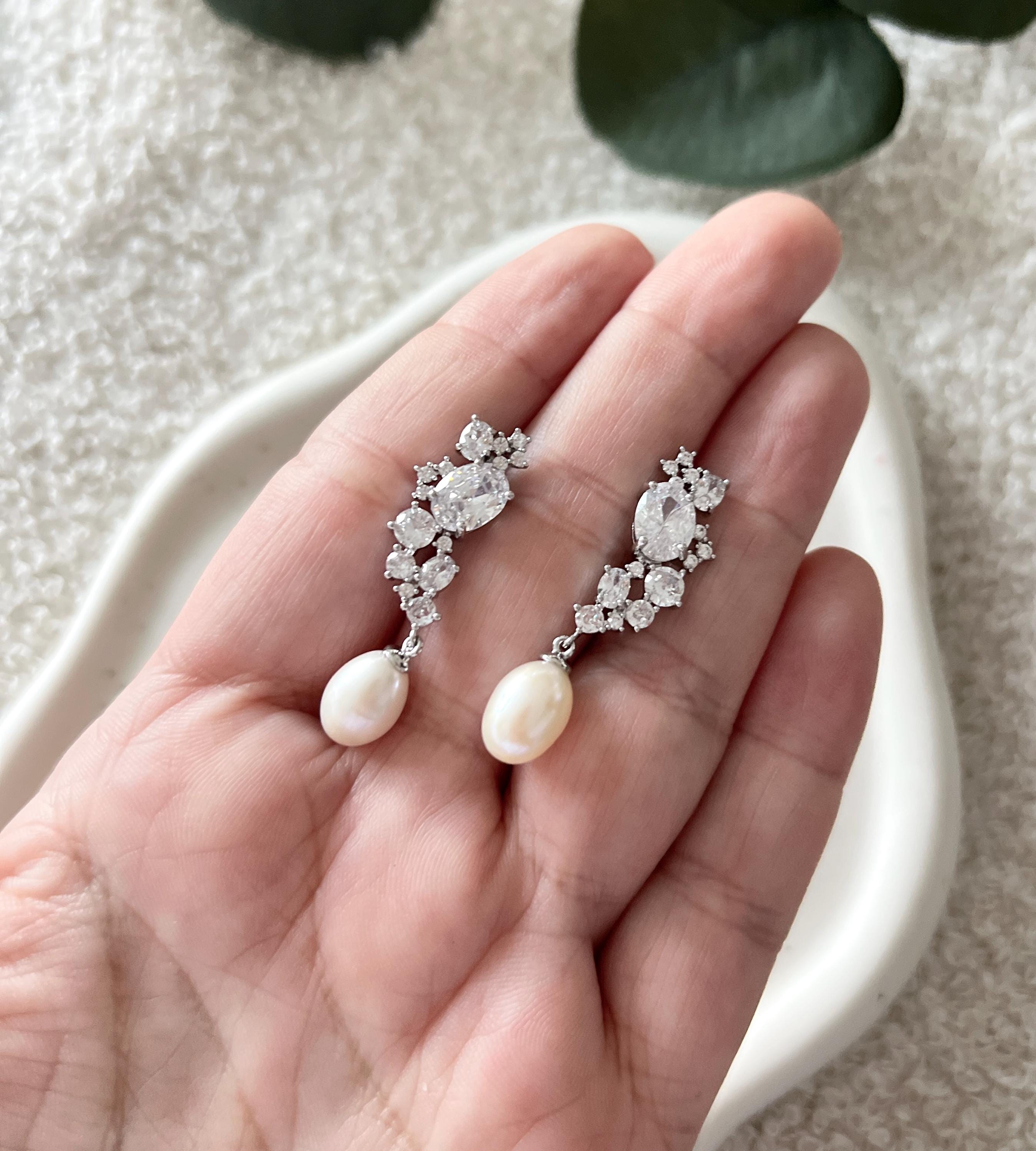 Perlenohrringe, Cubic Zirconia, ovale Perlen, Ohrringe Hochzeit, moderne Hängeohrringe, Standesamt, Schmuck Braut, Brautschmuck Hochzeit, elegante Ohrstecker, Perlenschmuck