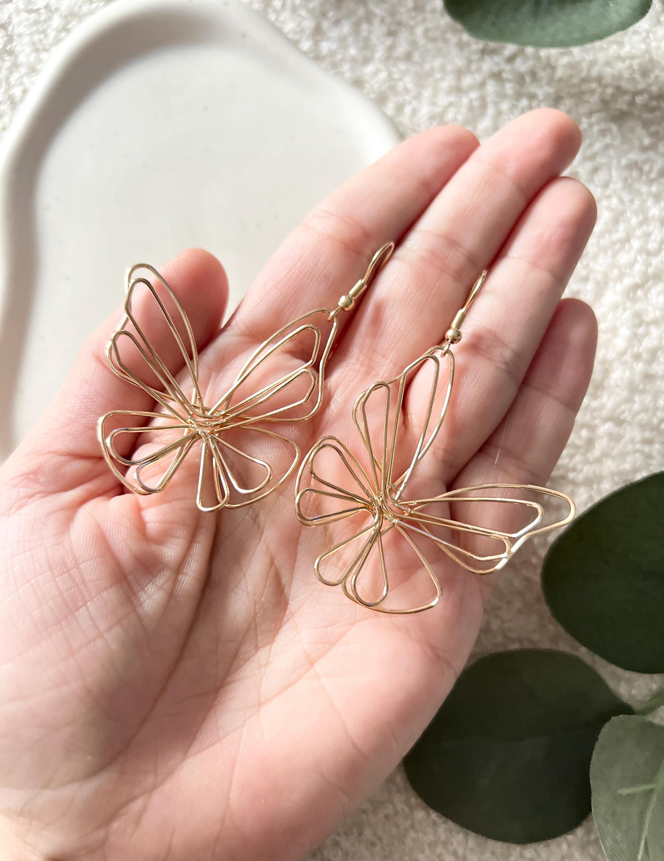 Hängeohrringe Braut, Gold, Schmuck Hochzeit, Ohrringe Schmetterling, goldener Draht, Hochzeitsschmuck, Brautjungfer, Ohrschmuck Standesamt, moderne Brautohrringe, feiner Brautschmuck