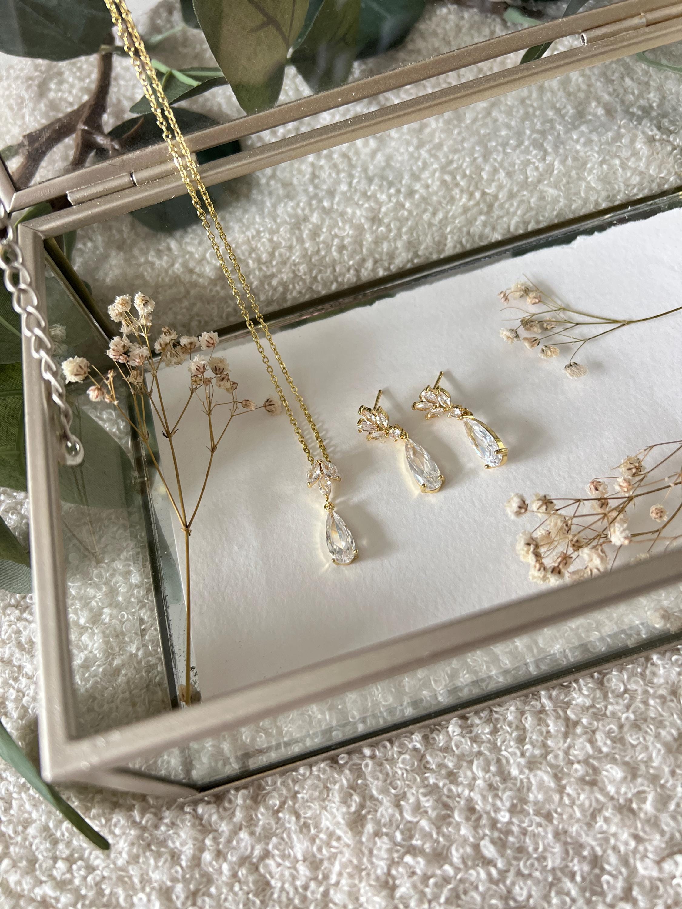 Schmuckset, Braut, Gold, Halskette und Ohrringe, Tropfenohrringe, Ohrschmuck, goldene Ohrstecker, glänzender Schmuck, Hochzeit, Schmuckset