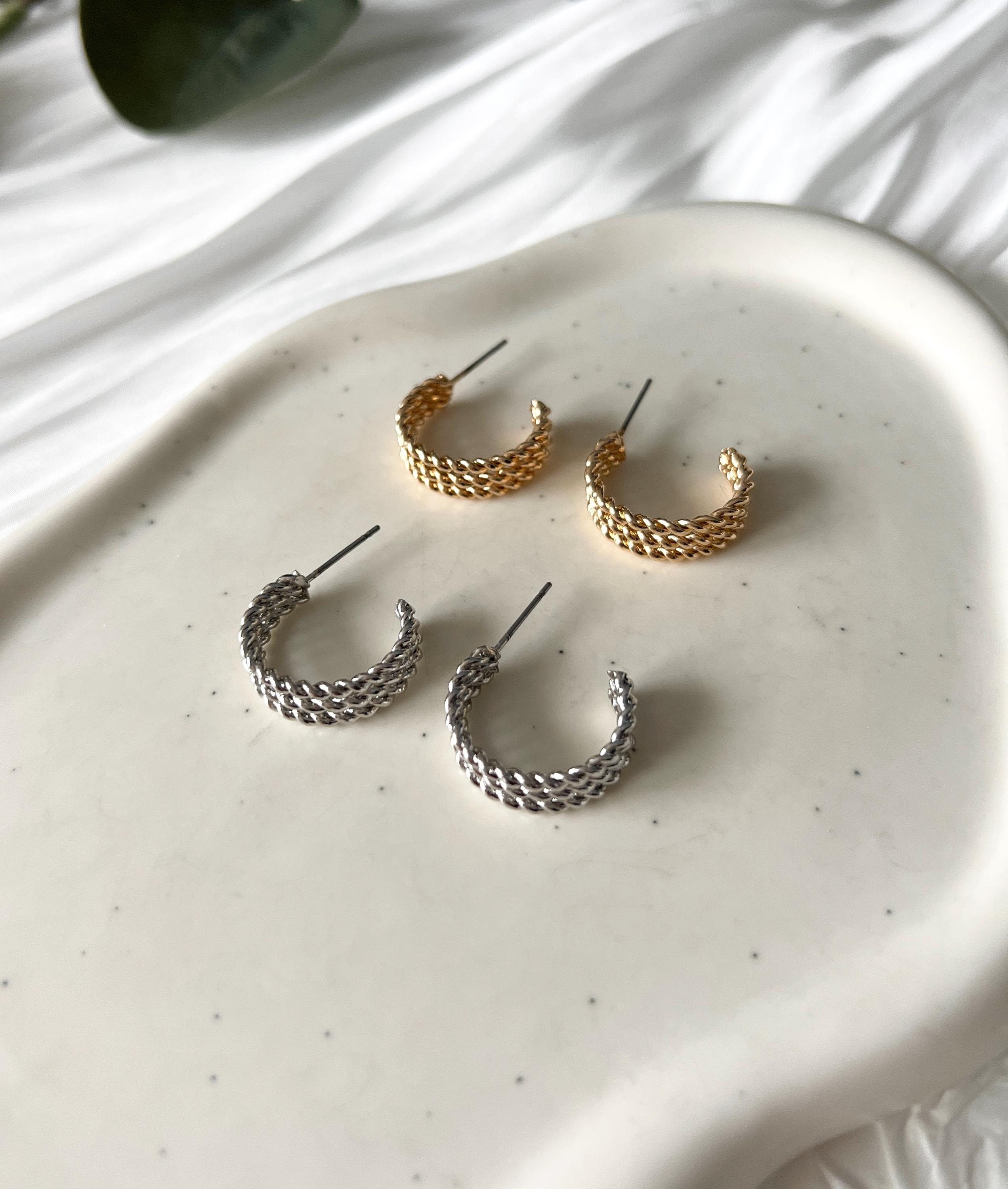 Creolen, Gold, gedreht, runde Ohrringe, moderner Schmuck, Ohrstecker, Ohrschmuck