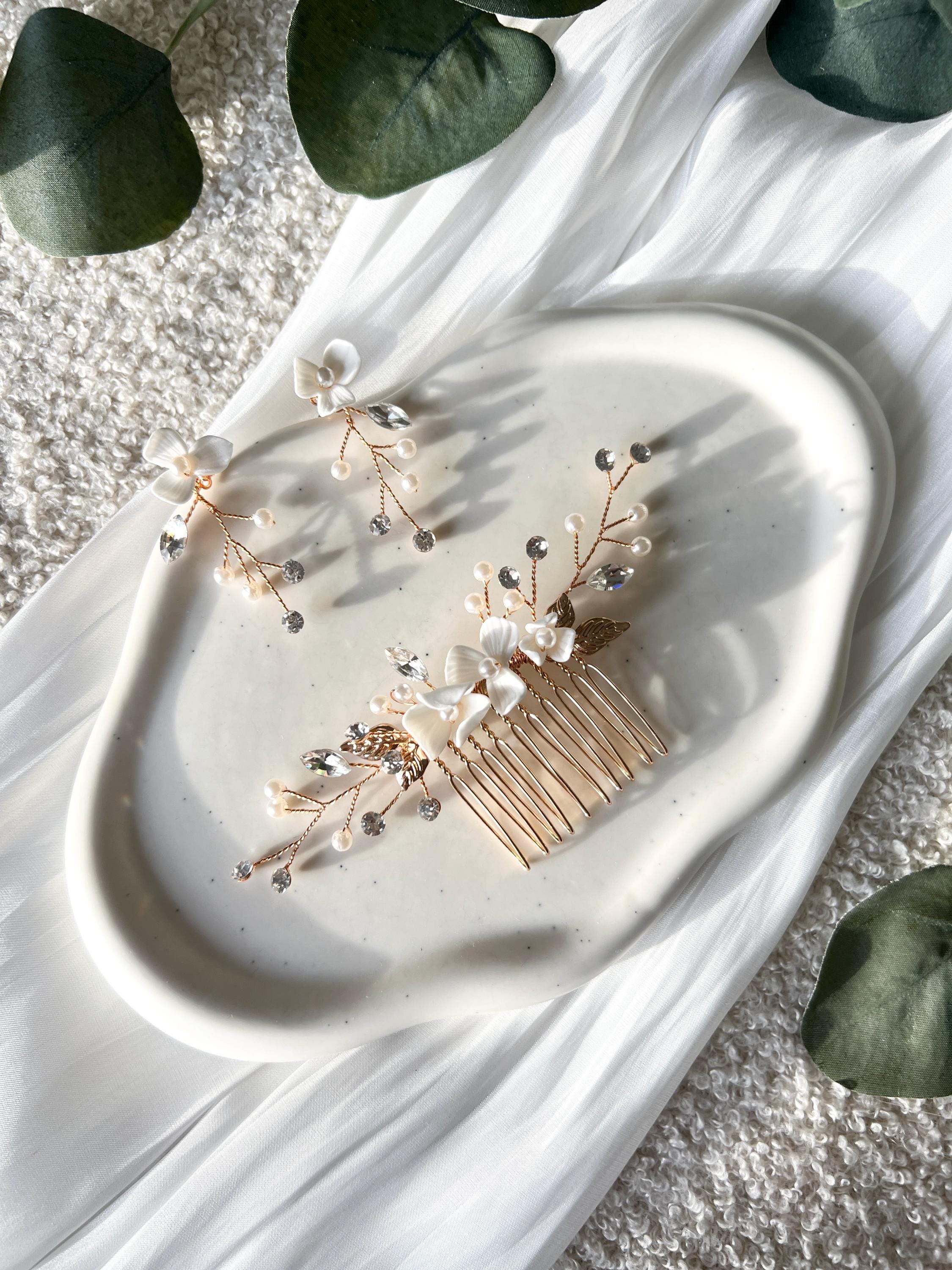 Brautschmuck, Gold, Haarkamm, Ohrringem Blüten Hängeohrringe, Strass, Perlen, Perlenschmuck, feiner Haarschmuck, Standesamt, Blumen, Schmuck Hochzeit, Brautfrisur, Perlenohrringe