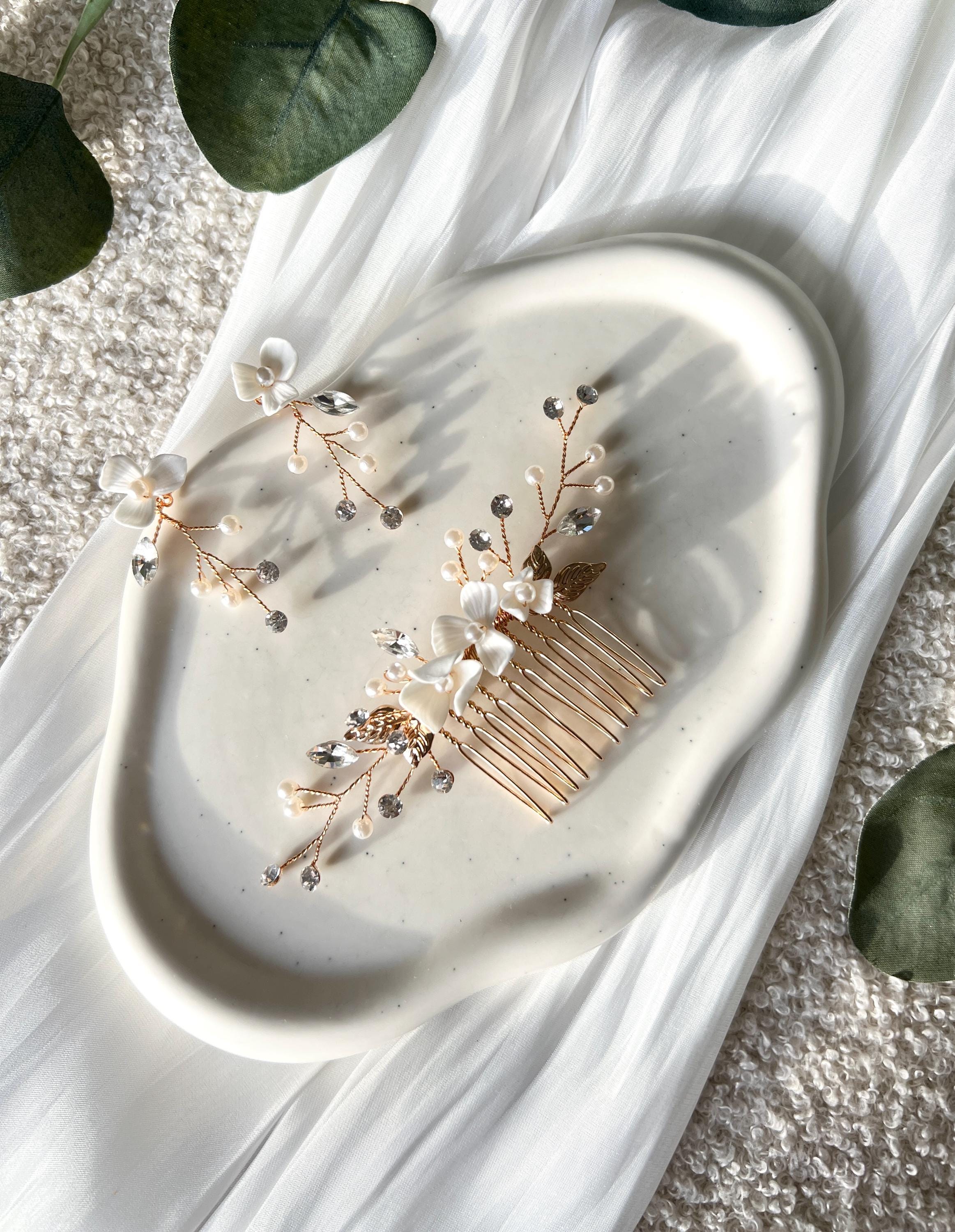 Brautschmuck, Gold, Haarkamm, Ohrringem Blüten Hängeohrringe, Strass, Perlen, Perlenschmuck, feiner Haarschmuck, Standesamt, Blumen, Schmuck Hochzeit, Brautfrisur, Perlenohrringe