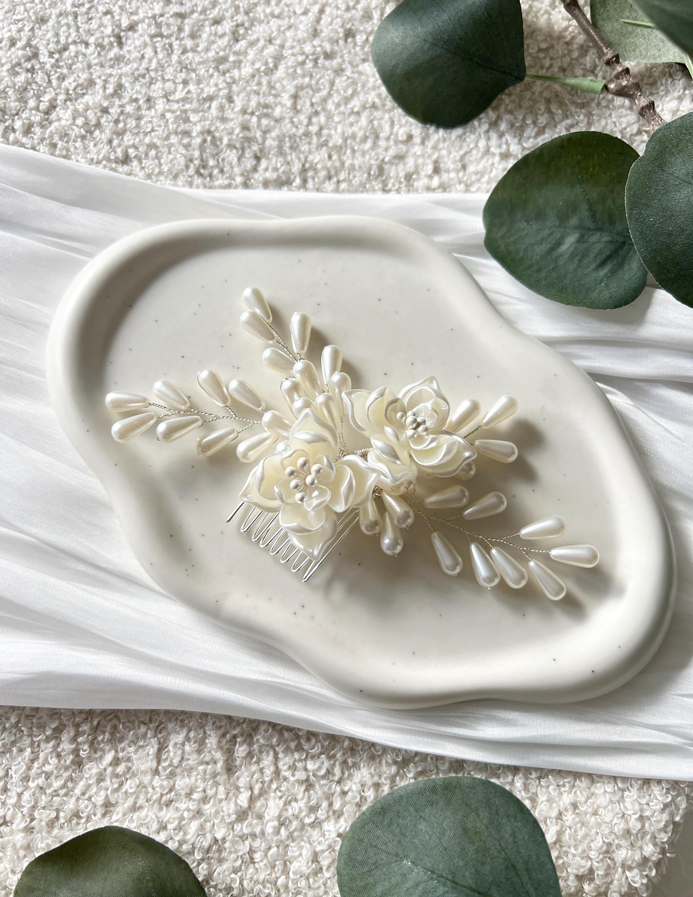 Haarkamm weiß, ovale Perlen, Blüten, Haarschmuck, Brautschmuck, Schmuck Hochzeit, moderner Standesamtschmuck
