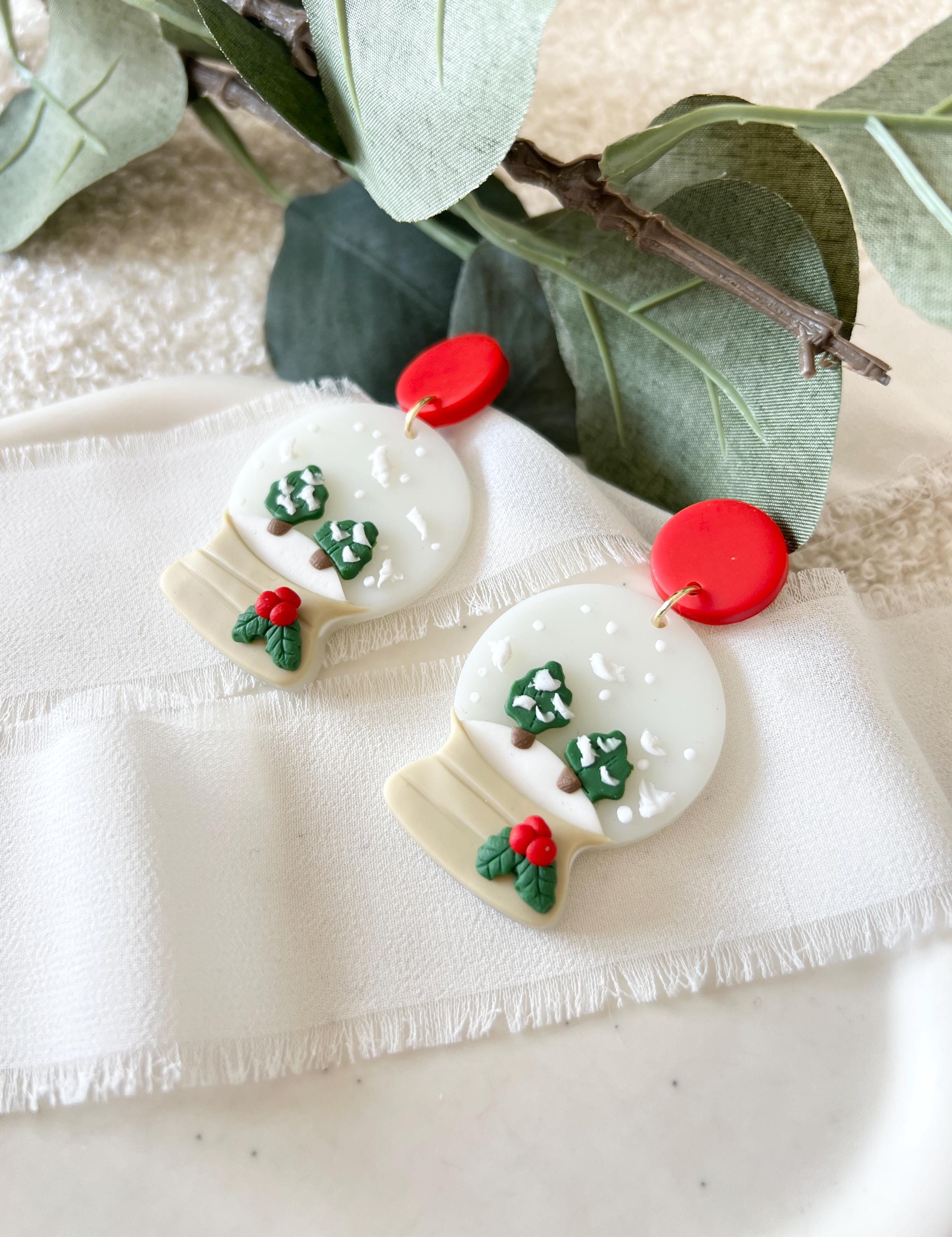 Ohrringe Weihnachten, Schneekugel, Weiß, Rot, Grün, Hängeohrringe, Weihnachtszeit, Weihnachtsschmuck, Schmuck Ohrstecker, Winter Ohrschmuck