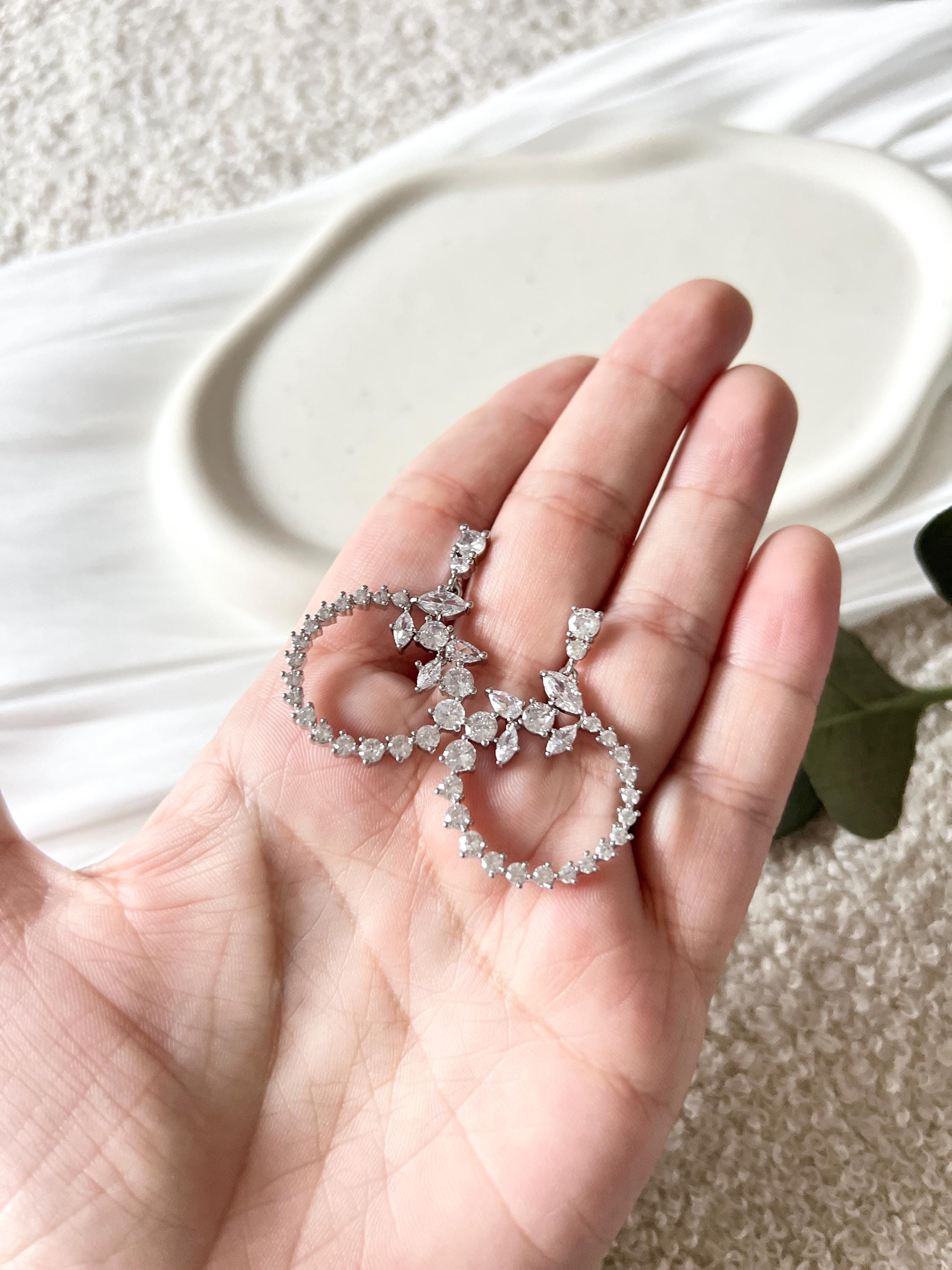 Brautohrringe, Silber, runde Ohrringe mit Strass, glänzend, Schmuck, Hochzeit, Brautschmuck, Ohrschmuck Brautjungfer, moderne Ohrstecker