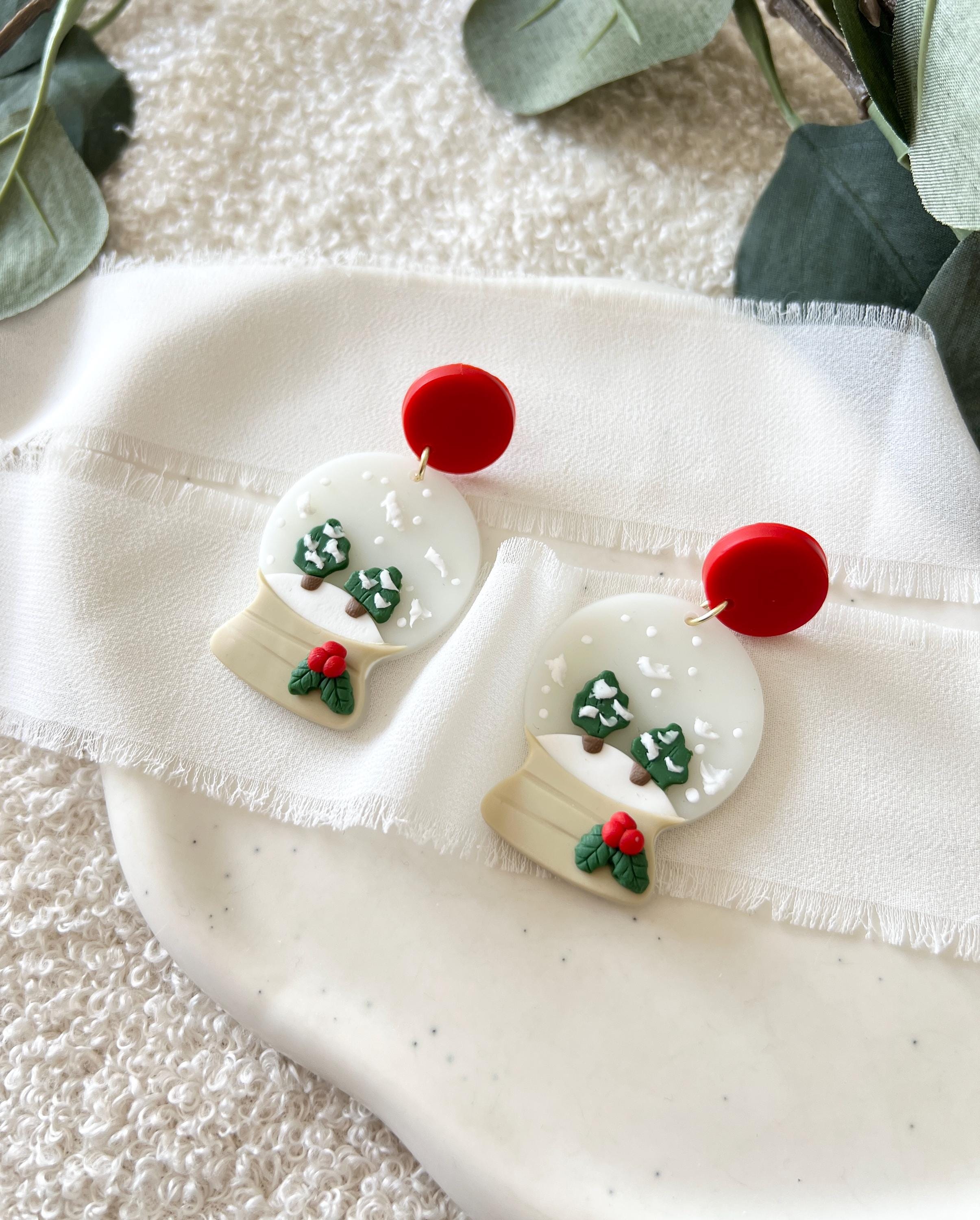 Ohrringe Weihnachten, Schneekugel, Weiß, Rot, Grün, Hängeohrringe, Weihnachtszeit, Weihnachtsschmuck, Schmuck Ohrstecker, Winter Ohrschmuck