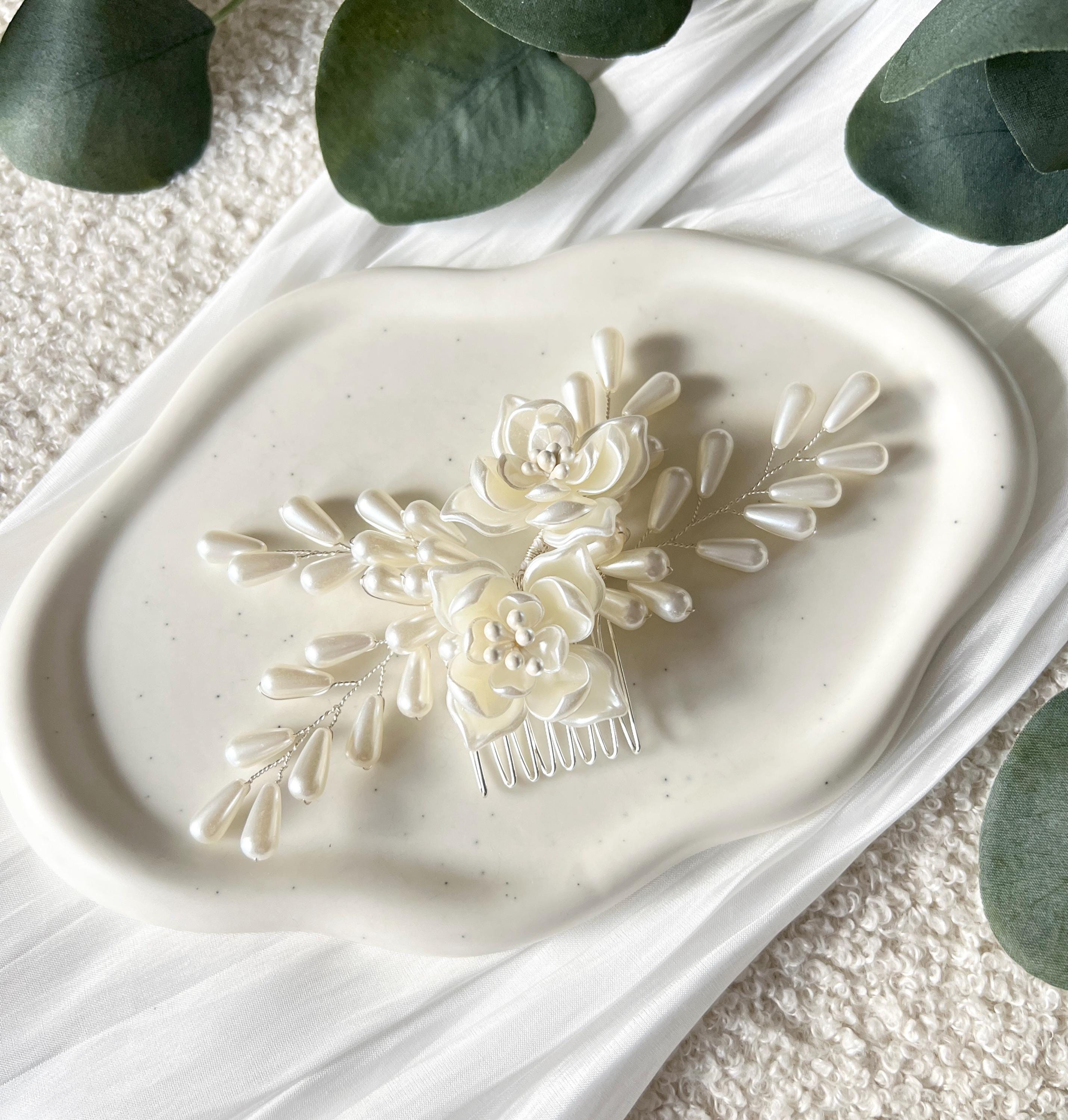 Haarkamm weiß, ovale Perlen, Blüten, Haarschmuck, Brautschmuck, Schmuck Hochzeit, moderner Standesamtschmuck