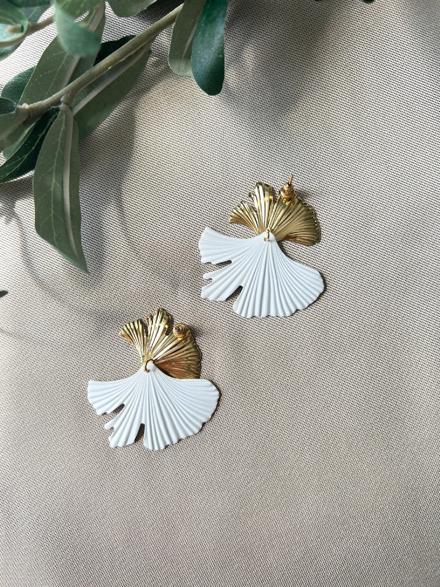 elegante Ohrringe, Hängeohrringe, Brautschmuck, Brautohrringe, gold und weiß, Hochzeit, Braut, Blätter Ohrringe-Ohrringe-Schmuckblüte