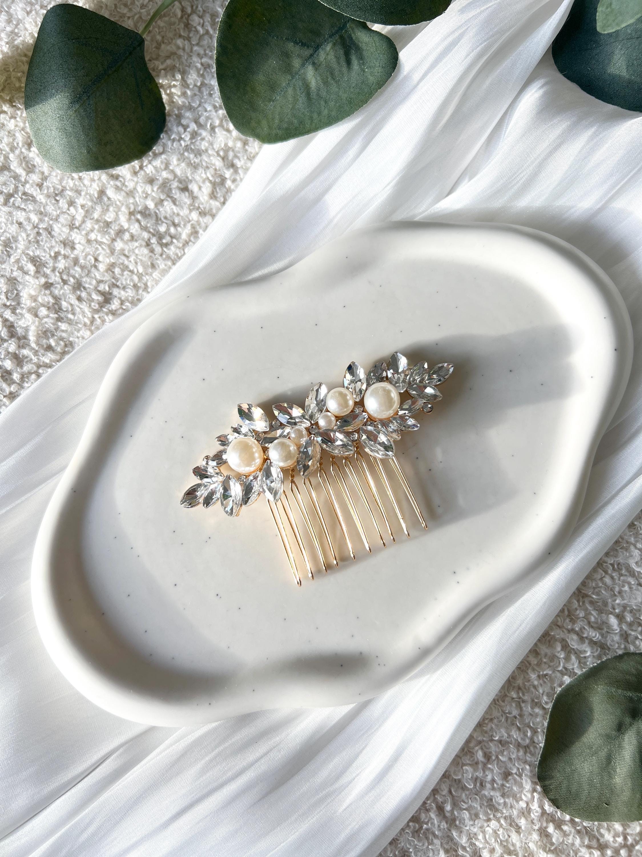 Haarkamm, weiße Perlen, glänzende Strasssteine, Brautschmuck, Haarnadel, eleganter Haarschmuck, Hochzeit, Brautfrisur, Schmuckbluete