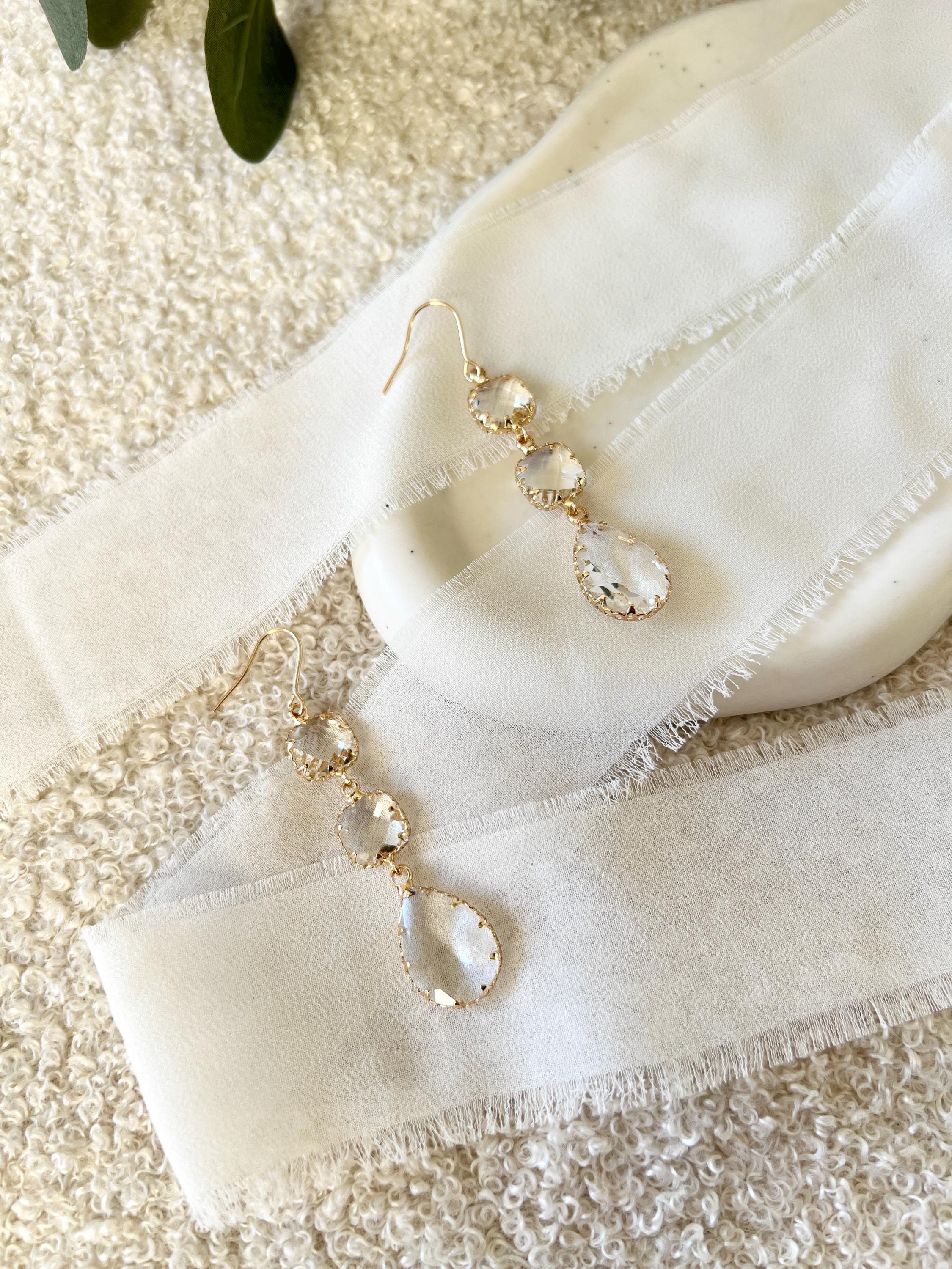 Ohrringe Braut, Gold, Brautohrringe, Tropfenohrringe, moderner Brautschmuck, glänzender Ohrschmuck Standesamt, Schmuck Hochzeit, Brautjungfer und Trauzeugin